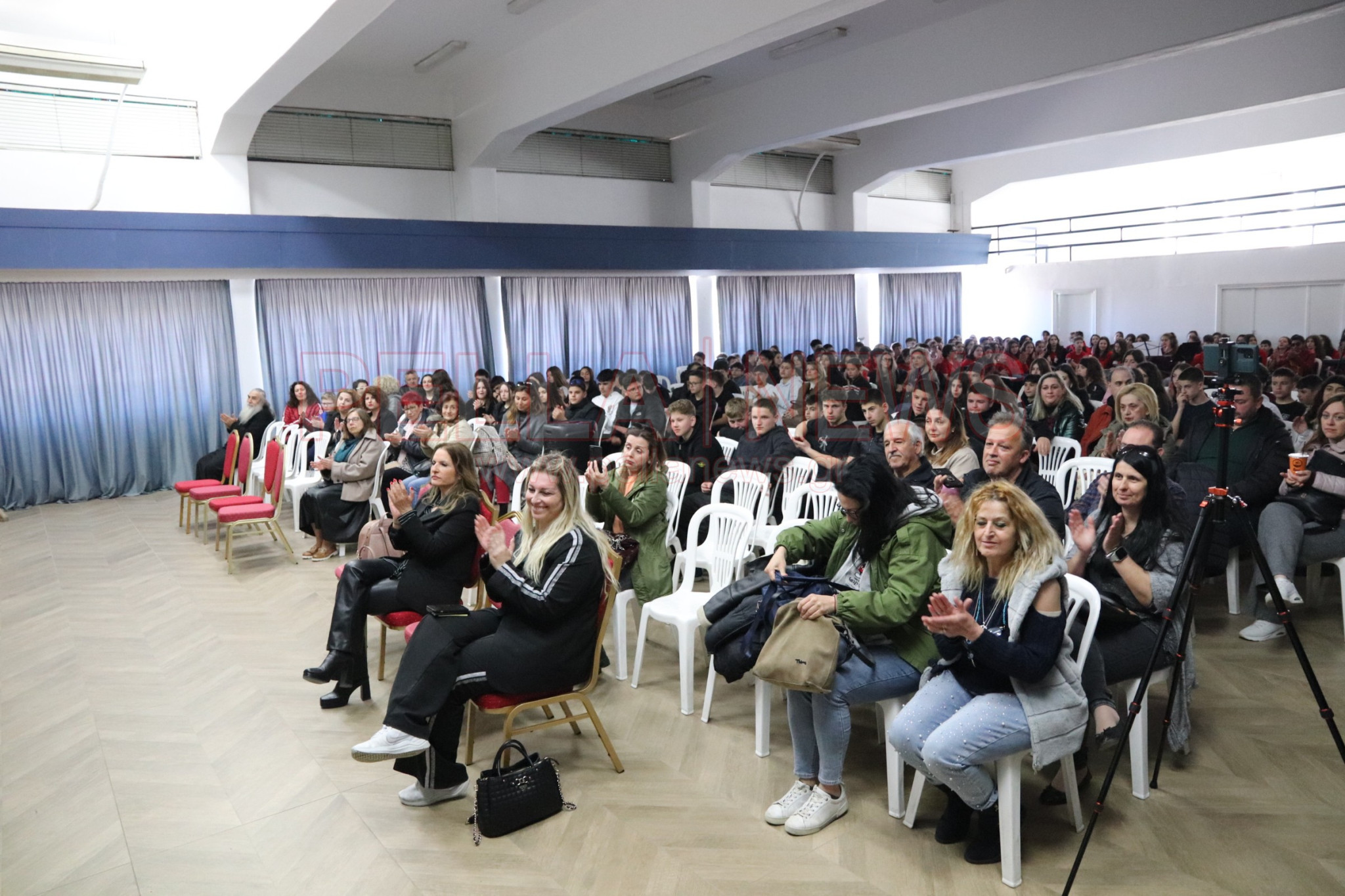«Ρίμες και όνειρα» στη Σκύδρα: Μαθητές έδωσαν φωνή στην ποίηση μέσα από μια ξεχωριστή εκδήλωση (βιντεο)