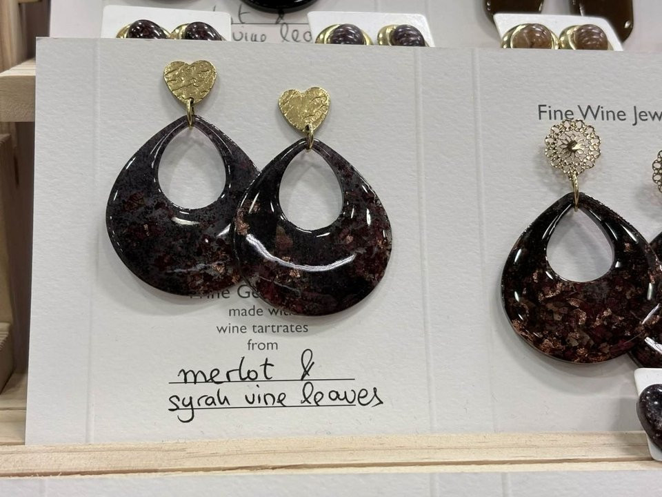 Κοσμήματα από κρασί: Μπορντοκόκκινα από Ξινόμαυρο, μελιά από Ασύρτικο