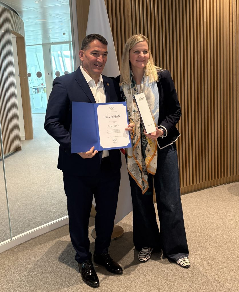 Ο Πύρρος Δήμας υπέγραψε στη Λωζάνη στον Τοίχο των Ολυμπιονικών