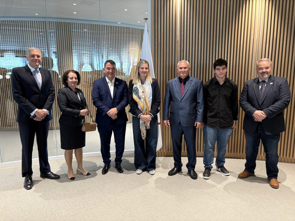 Ο Πύρρος Δήμας υπέγραψε στη Λωζάνη στον Τοίχο των Ολυμπιονικών