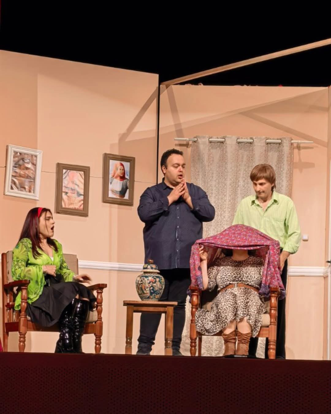 Γέλια, χειροκροτήματα και sold out - Ο ΕΡΑ.Σ.ΘΕ. κερδίζει το κοινό