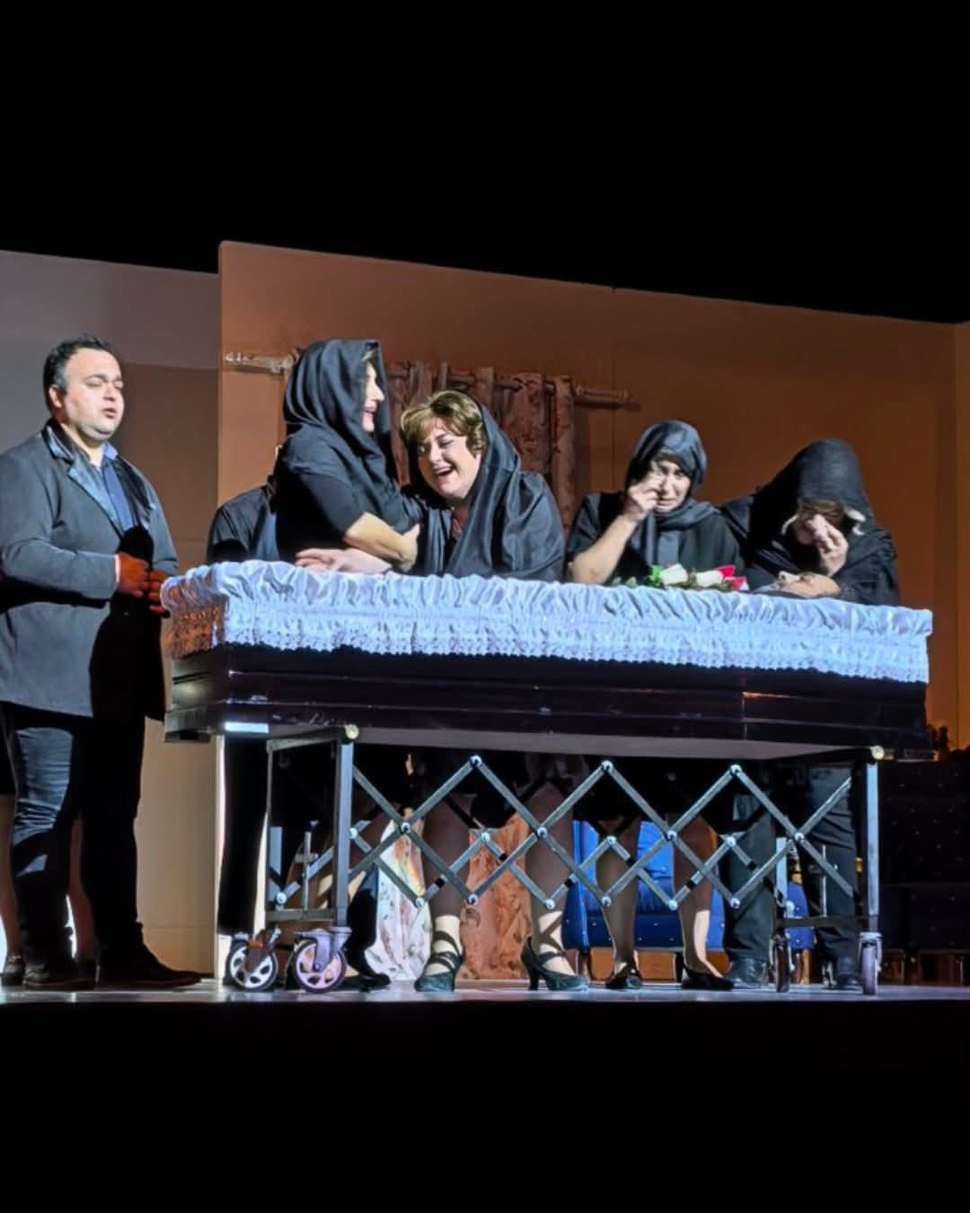 Γέλια, χειροκροτήματα και sold out - Ο ΕΡΑ.Σ.ΘΕ. κερδίζει το κοινό