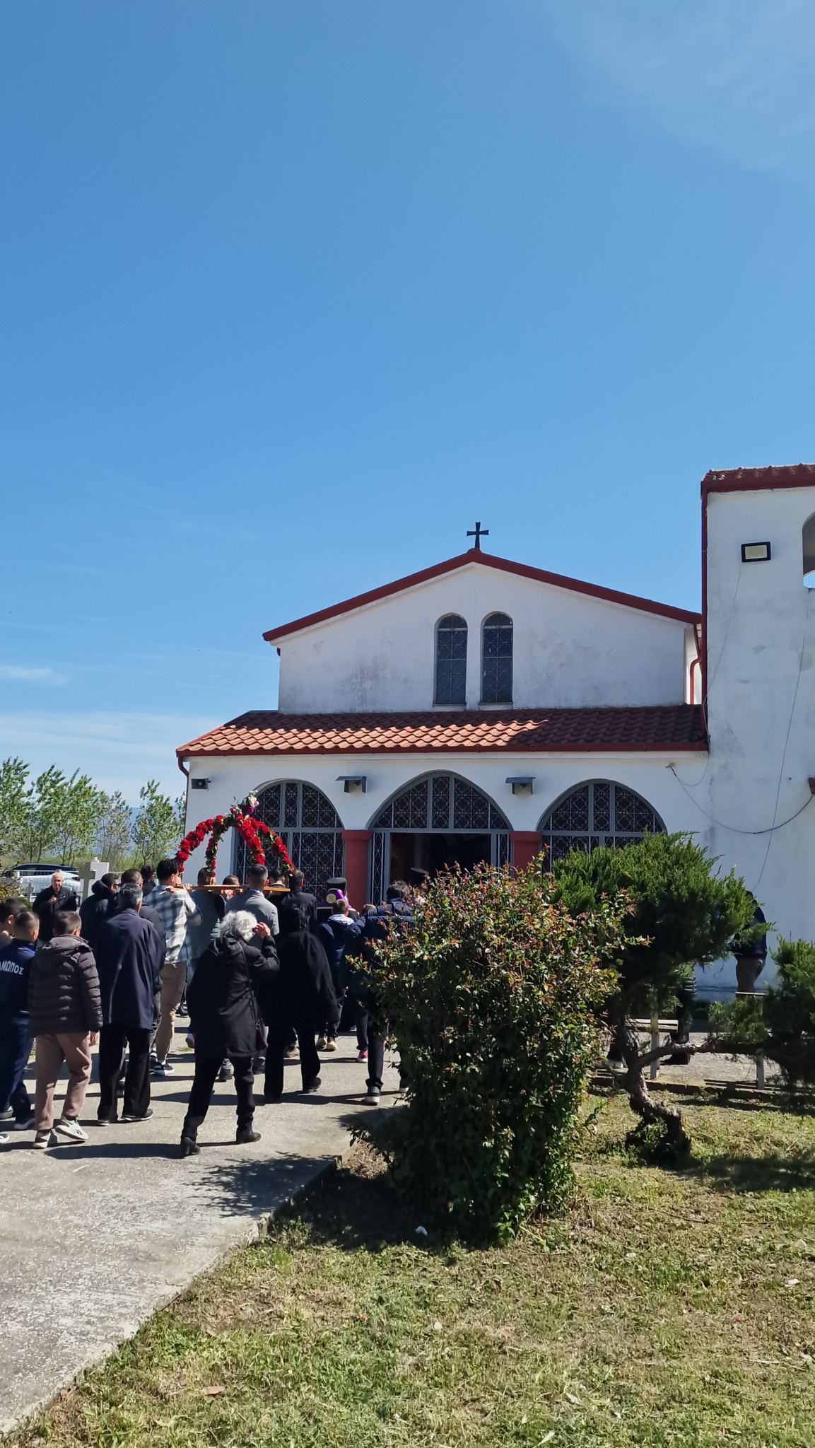 Με κατάνυξη η Περιφορά του Επιταφίου στα Κοιμητήρια Αριδαίας από τον Επίσκοπο Αλμωπίας Στέφανο