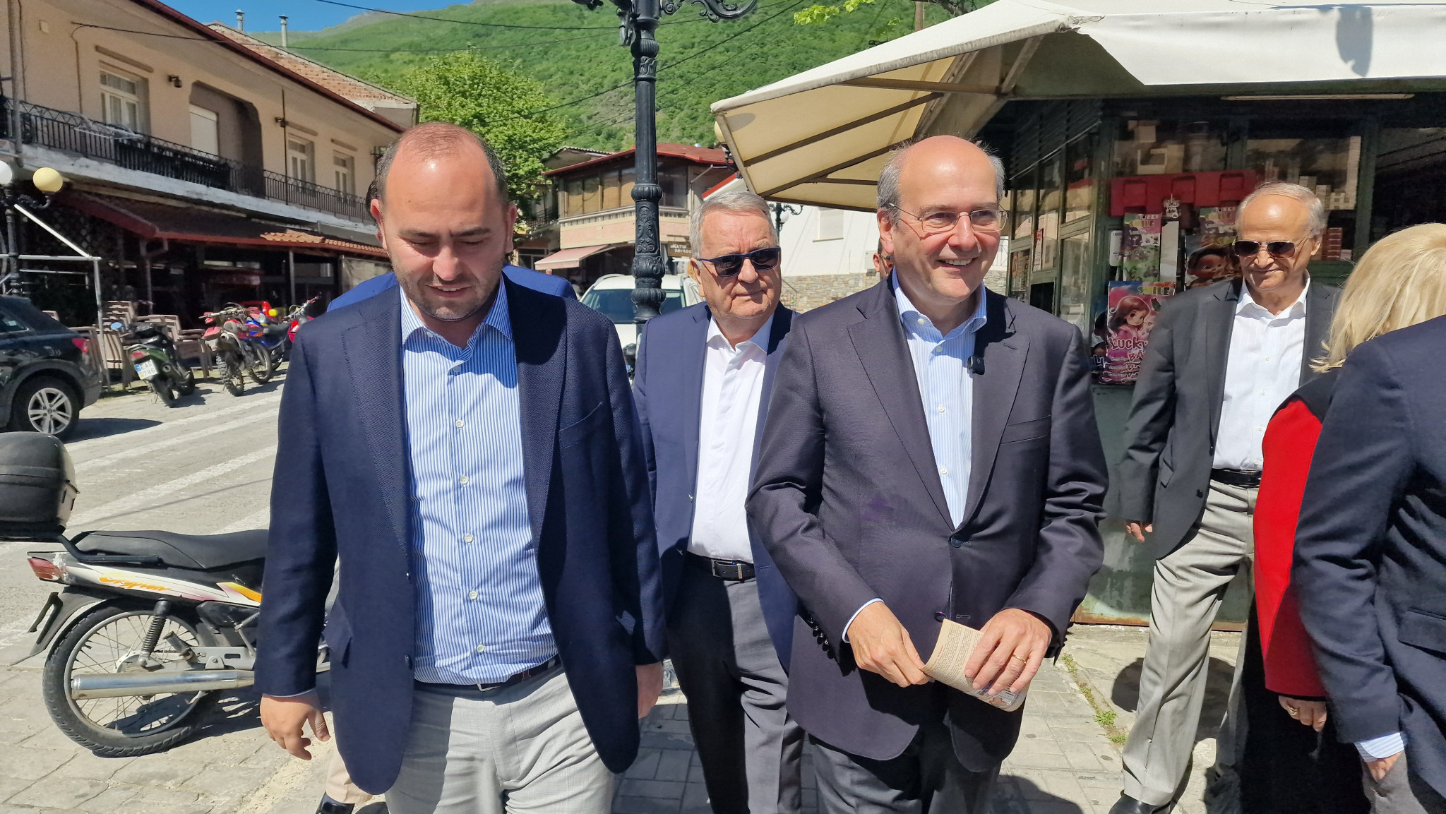 Έφτασε στους Προμάχους ο Κωστής  Χατζηδάκης: Θερμή  υποδοχή