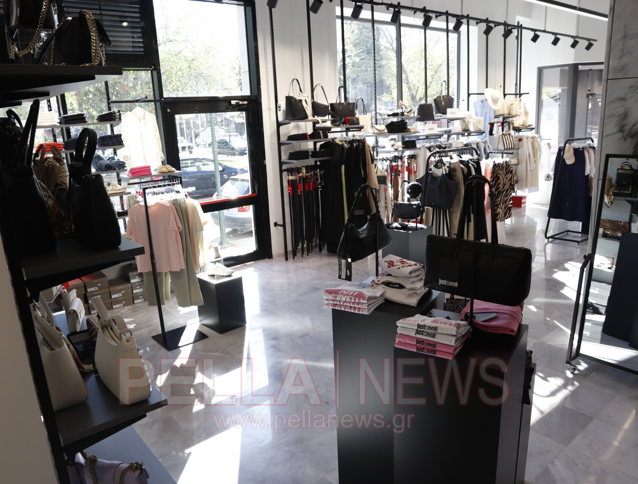 Το νέο σημείο αναφοράς για τη γυναικεία μόδα στη Σκύδρα είναι γεγονός (φωτογραφίες & βίντεο)