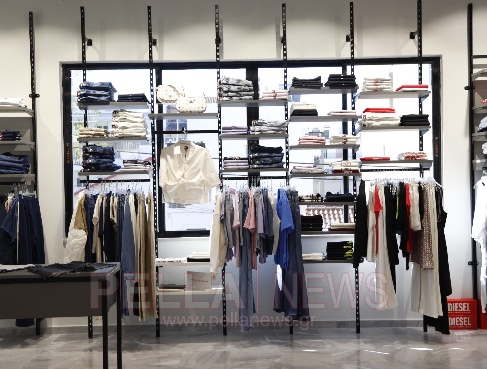 Το νέο σημείο αναφοράς για τη γυναικεία μόδα στη Σκύδρα είναι γεγονός (φωτογραφίες & βίντεο)