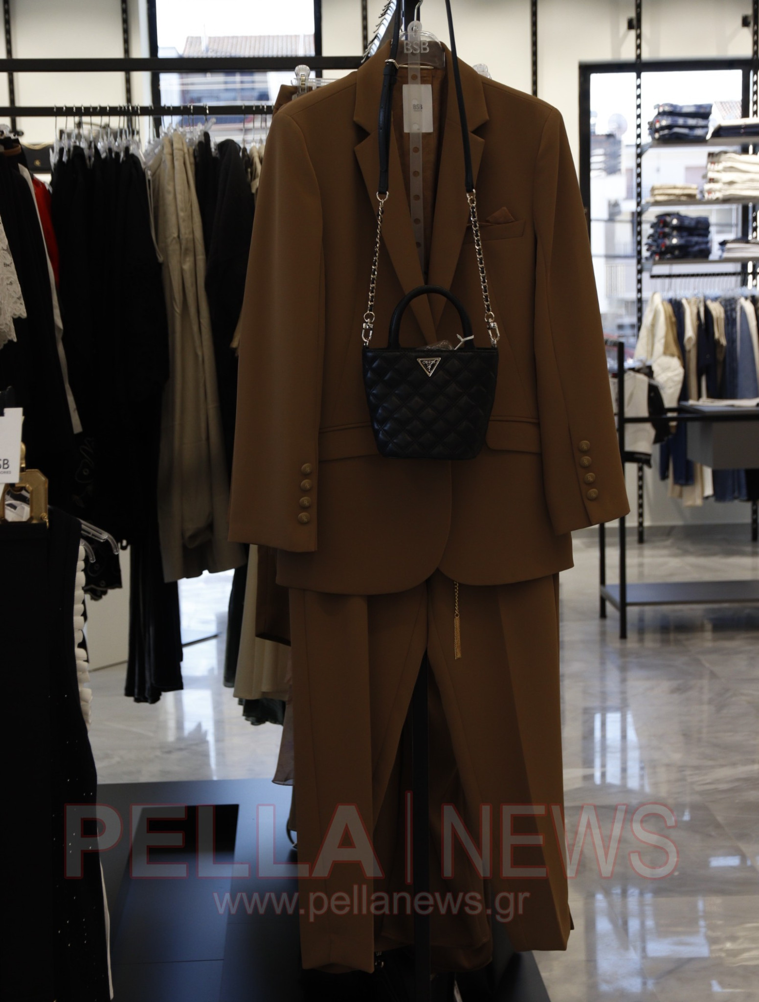 Το νέο σημείο αναφοράς για τη γυναικεία μόδα στη Σκύδρα είναι γεγονός (φωτογραφίες & βίντεο)