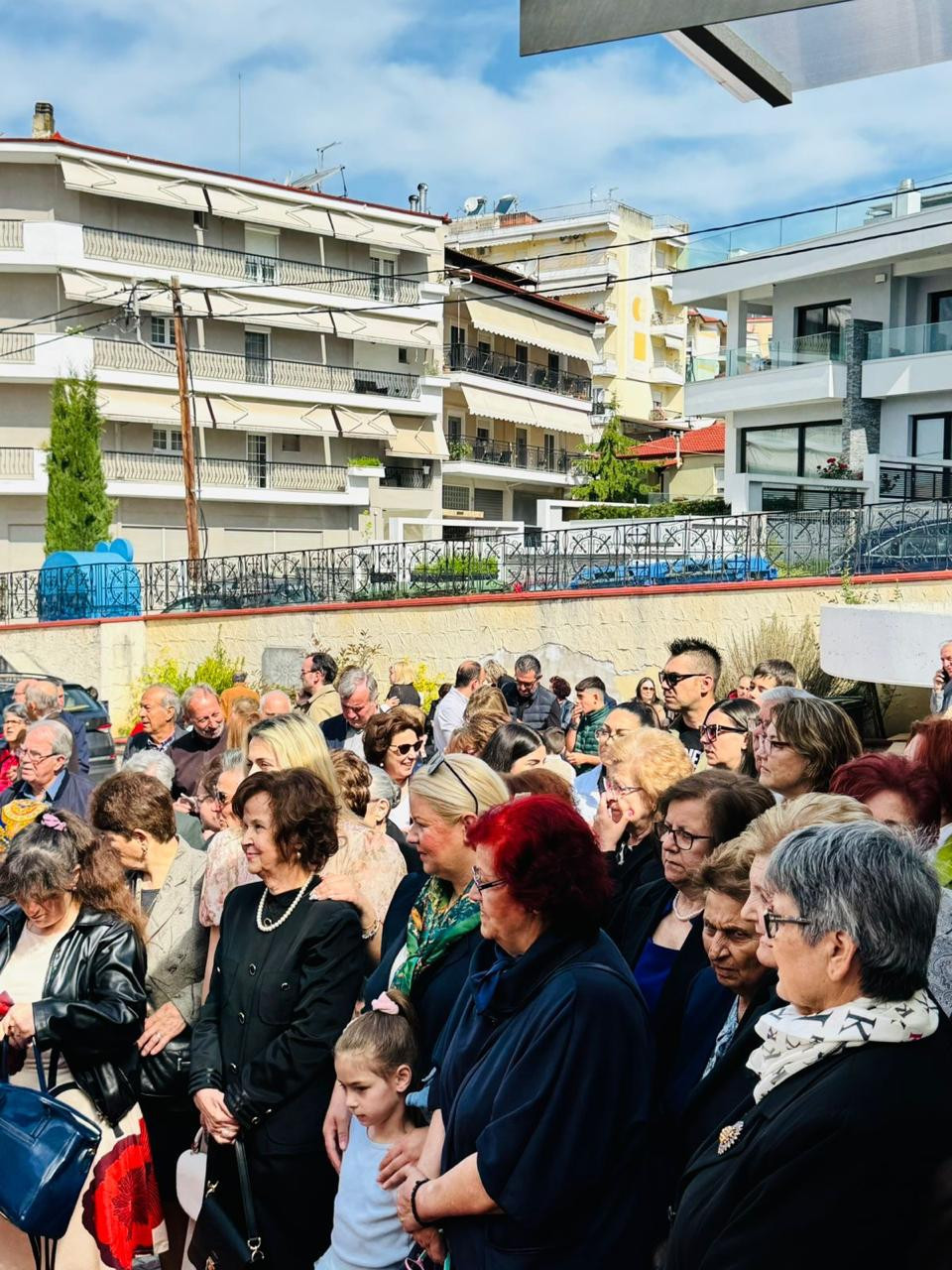 Λάκης Βασιλειάδης: Συγχαρητήρια στους πατέρες, τους δωρητές και τους εθελοντές για την υλοποίηση της προσπάθειας αυτής.