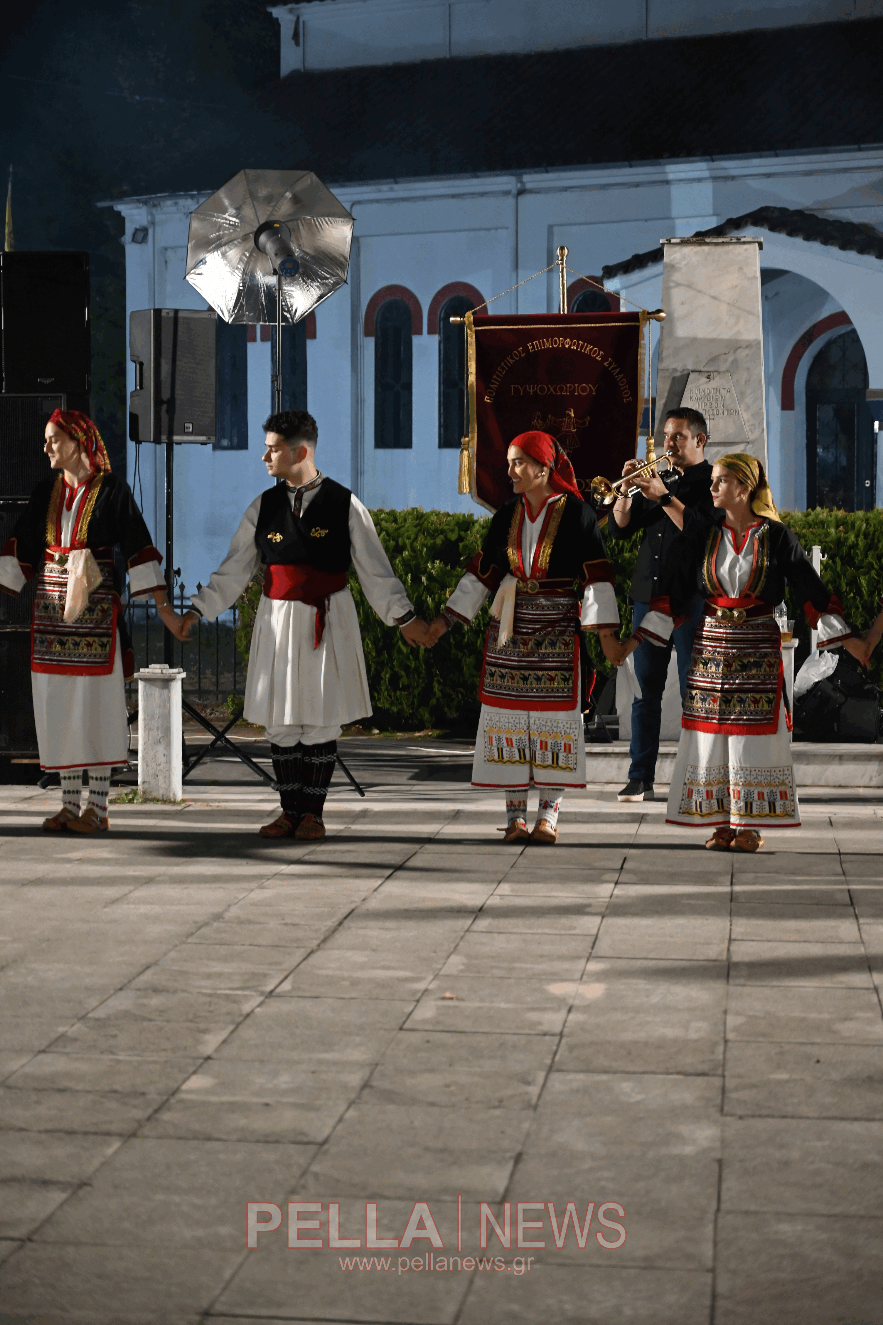 Δυναμική έναρξη για το τριήμερο του Αγίου Πνεύματος στα Καλύβια Σκύδρας (φωτο & βιντεο)