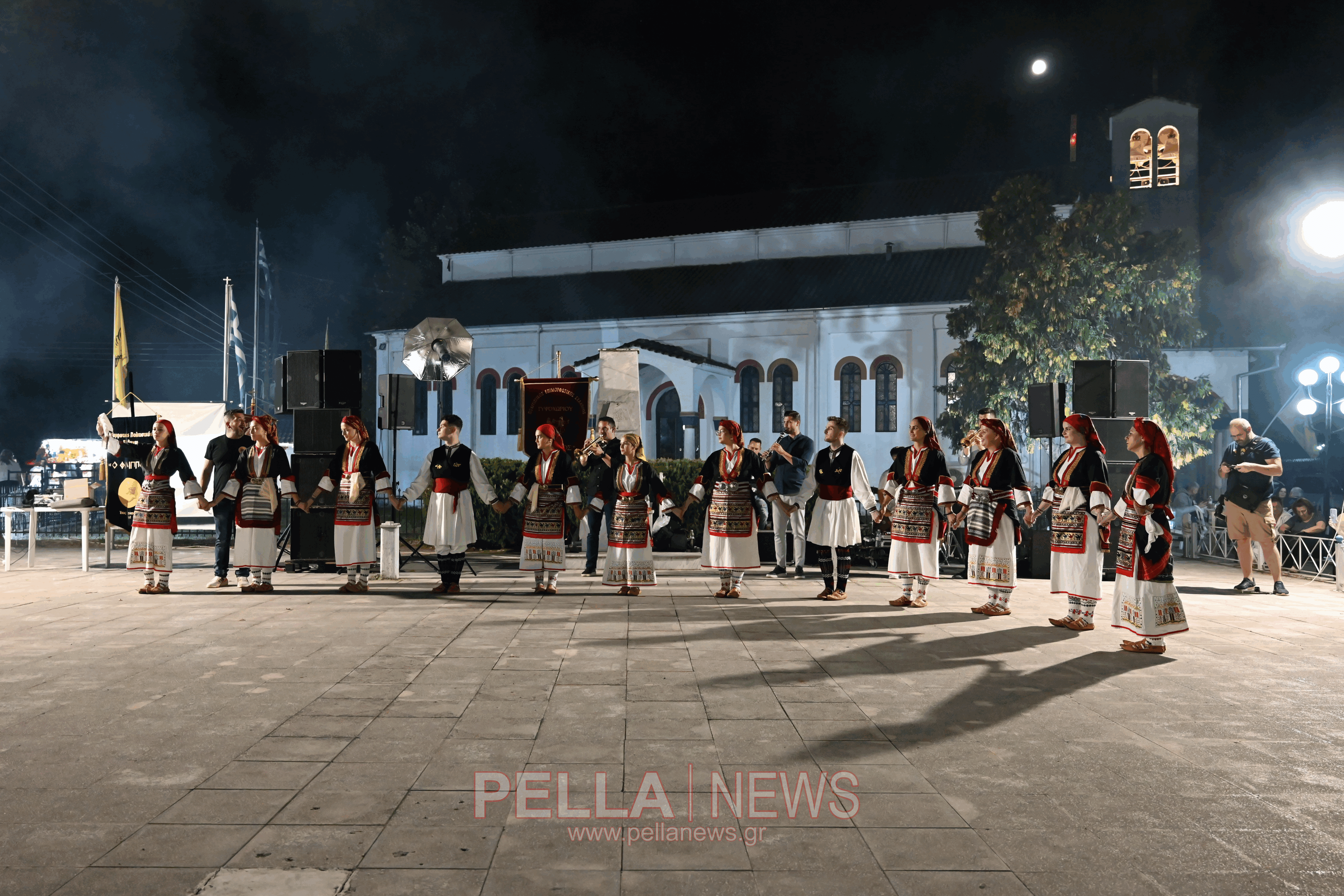 Δυναμική έναρξη για το τριήμερο του Αγίου Πνεύματος στα Καλύβια Σκύδρας (φωτο & βιντεο)