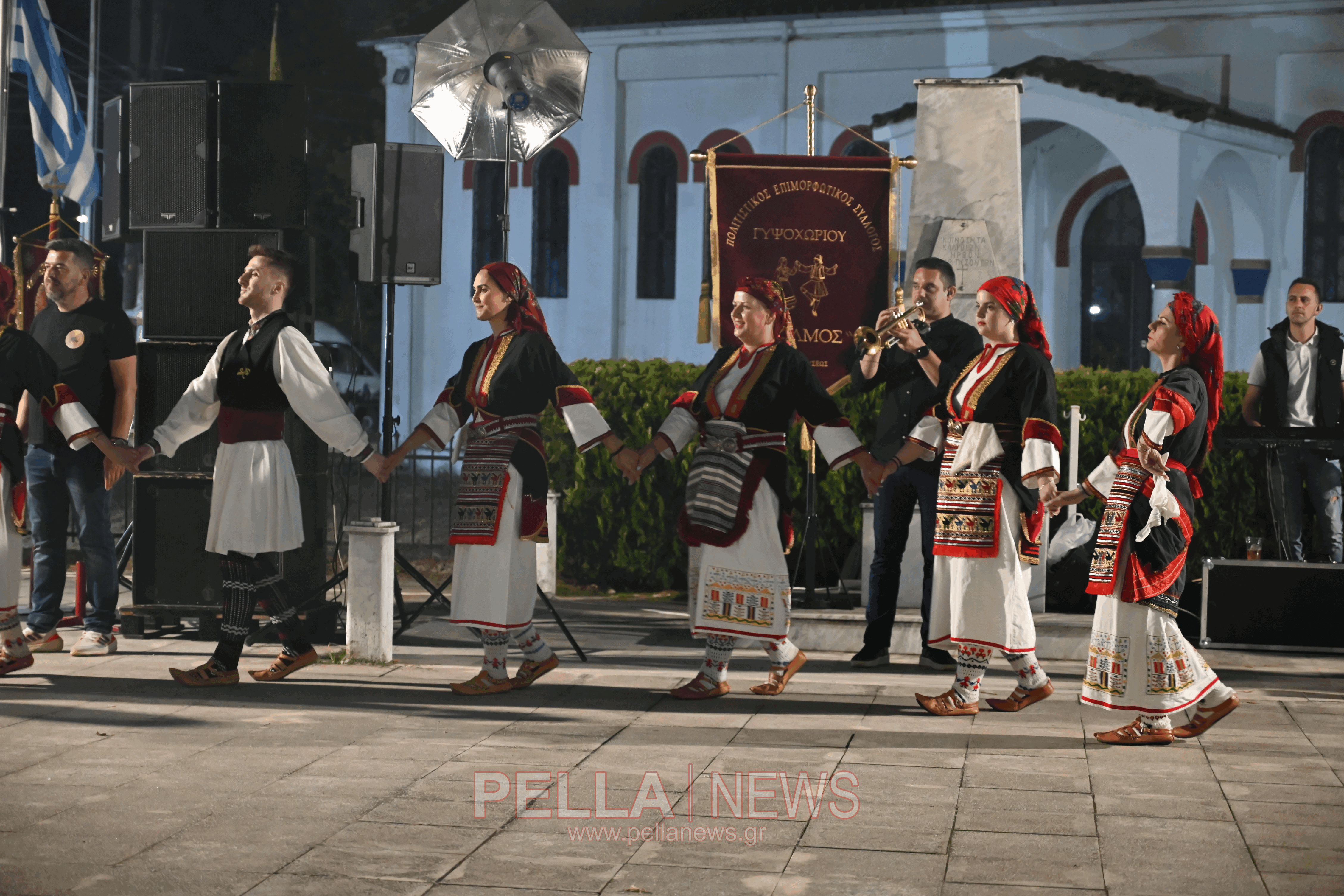 Δυναμική έναρξη για το τριήμερο του Αγίου Πνεύματος στα Καλύβια Σκύδρας (φωτο & βιντεο)