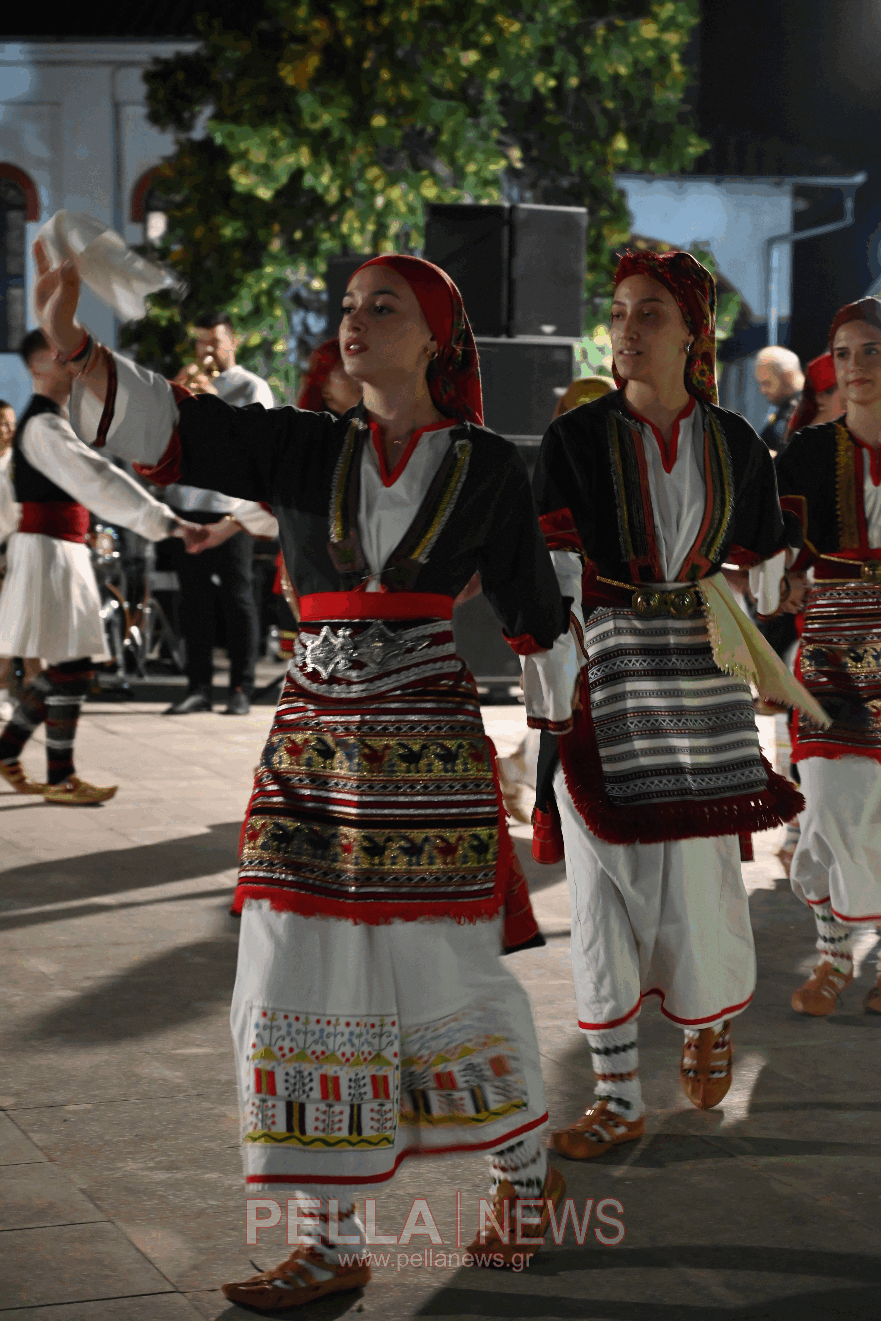 Δυναμική έναρξη για το τριήμερο του Αγίου Πνεύματος στα Καλύβια Σκύδρας (φωτο & βιντεο)