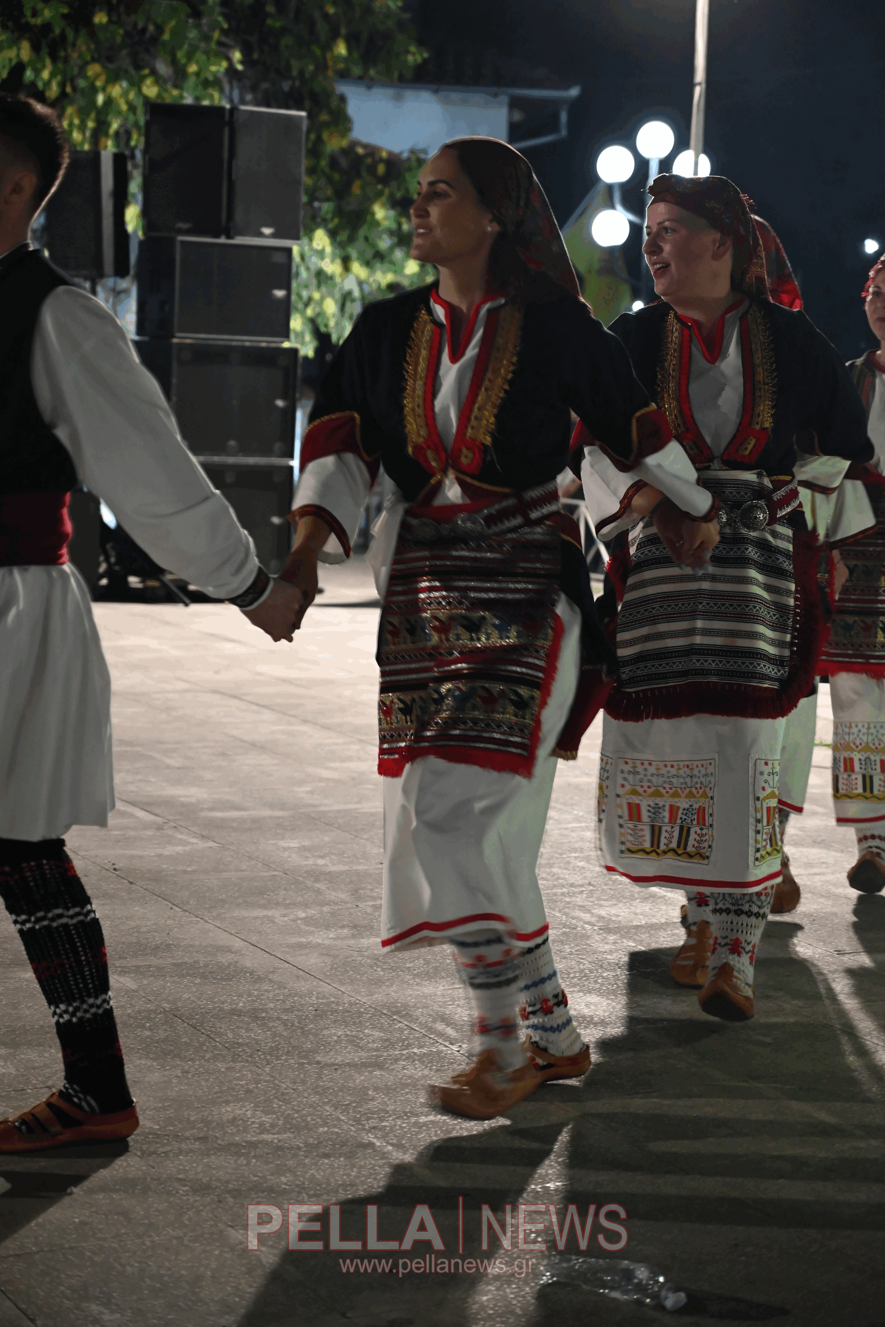 Δυναμική έναρξη για το τριήμερο του Αγίου Πνεύματος στα Καλύβια Σκύδρας (φωτο & βιντεο)
