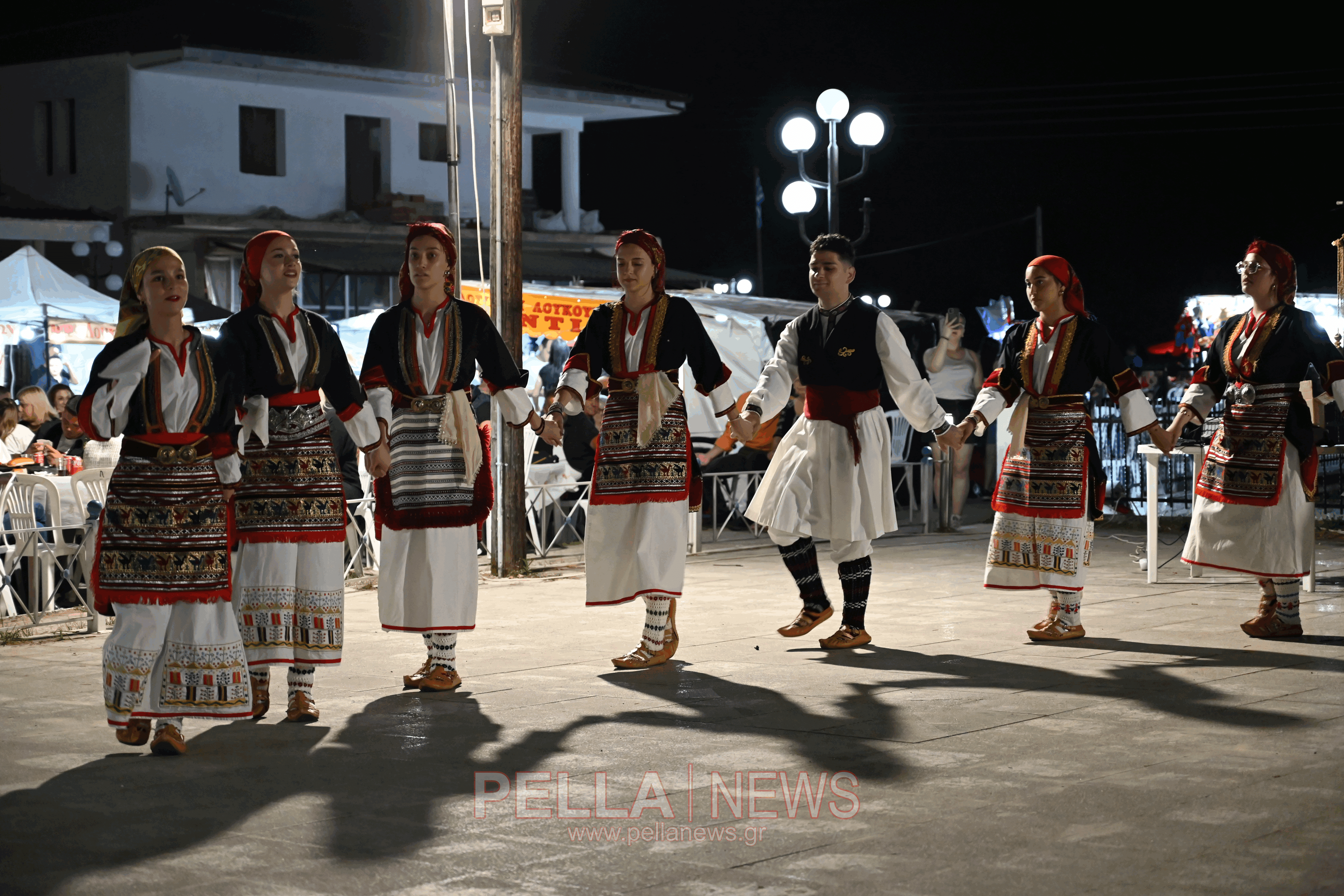 Δυναμική έναρξη για το τριήμερο του Αγίου Πνεύματος στα Καλύβια Σκύδρας (φωτο & βιντεο)