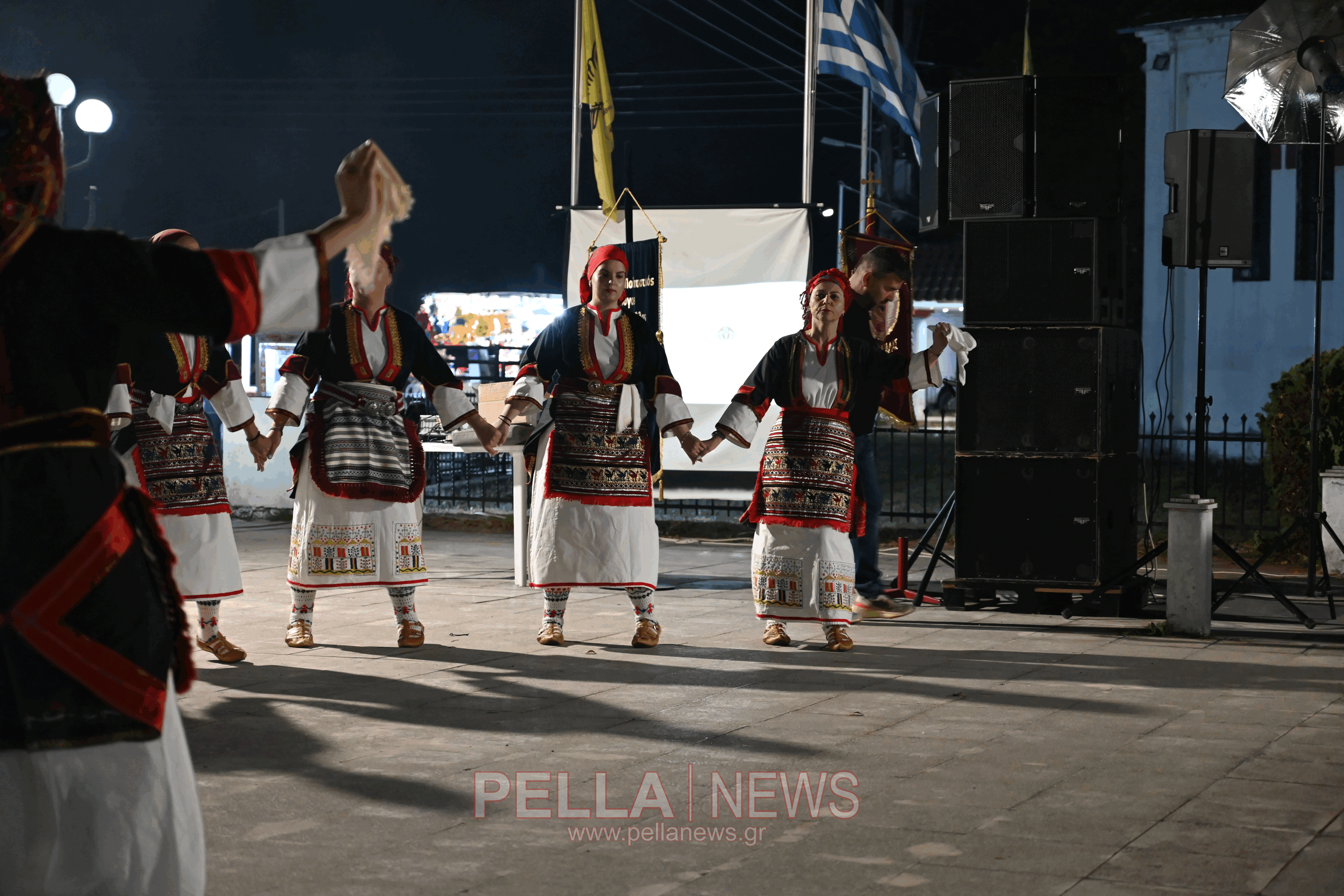 Δυναμική έναρξη για το τριήμερο του Αγίου Πνεύματος στα Καλύβια Σκύδρας (φωτο & βιντεο)