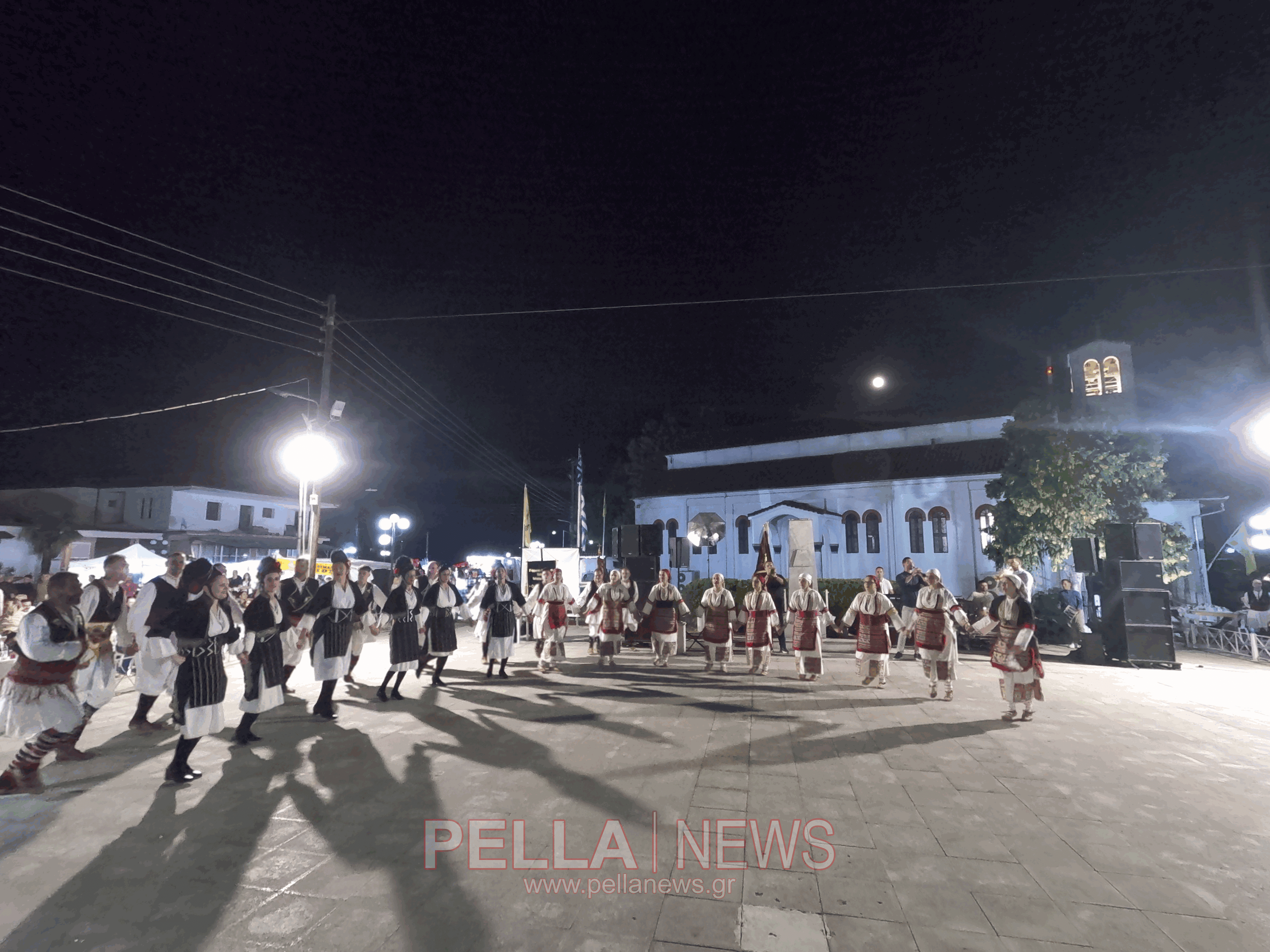 Δυναμική έναρξη για το τριήμερο του Αγίου Πνεύματος στα Καλύβια Σκύδρας (φωτο & βιντεο)