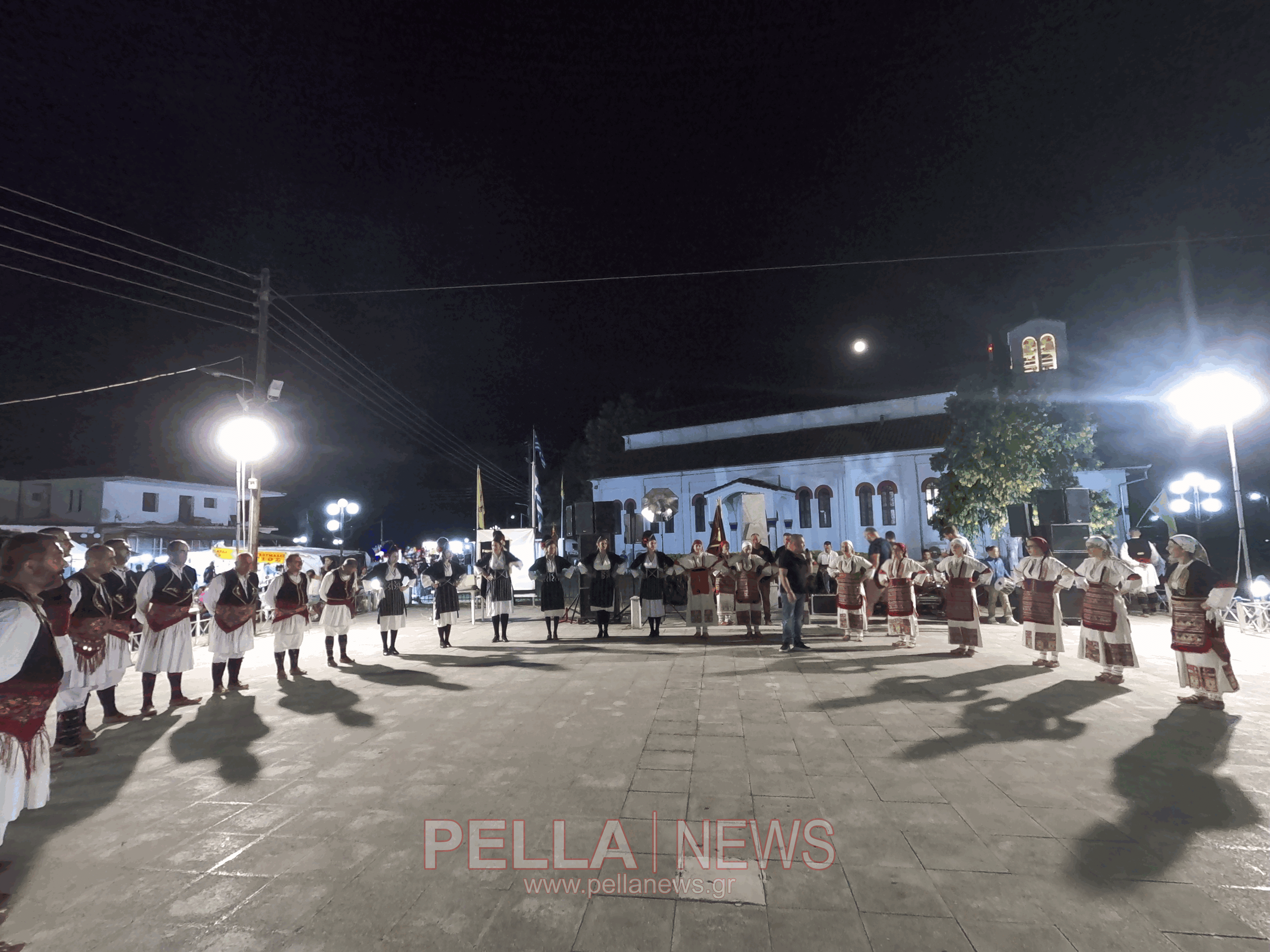 Δυναμική έναρξη για το τριήμερο του Αγίου Πνεύματος στα Καλύβια Σκύδρας (φωτο & βιντεο)
