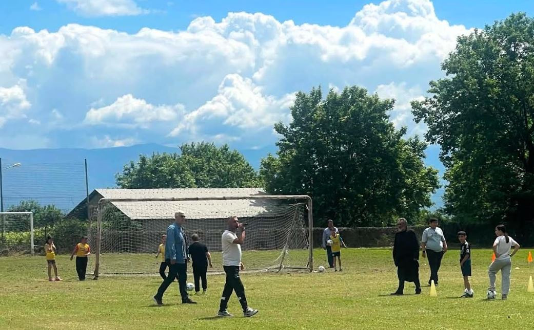 Δράση του FIFA Football for Schools στο Λουτράκι Αλμωπίας με προσκεκλημένο τον Αντώνη Μήνου