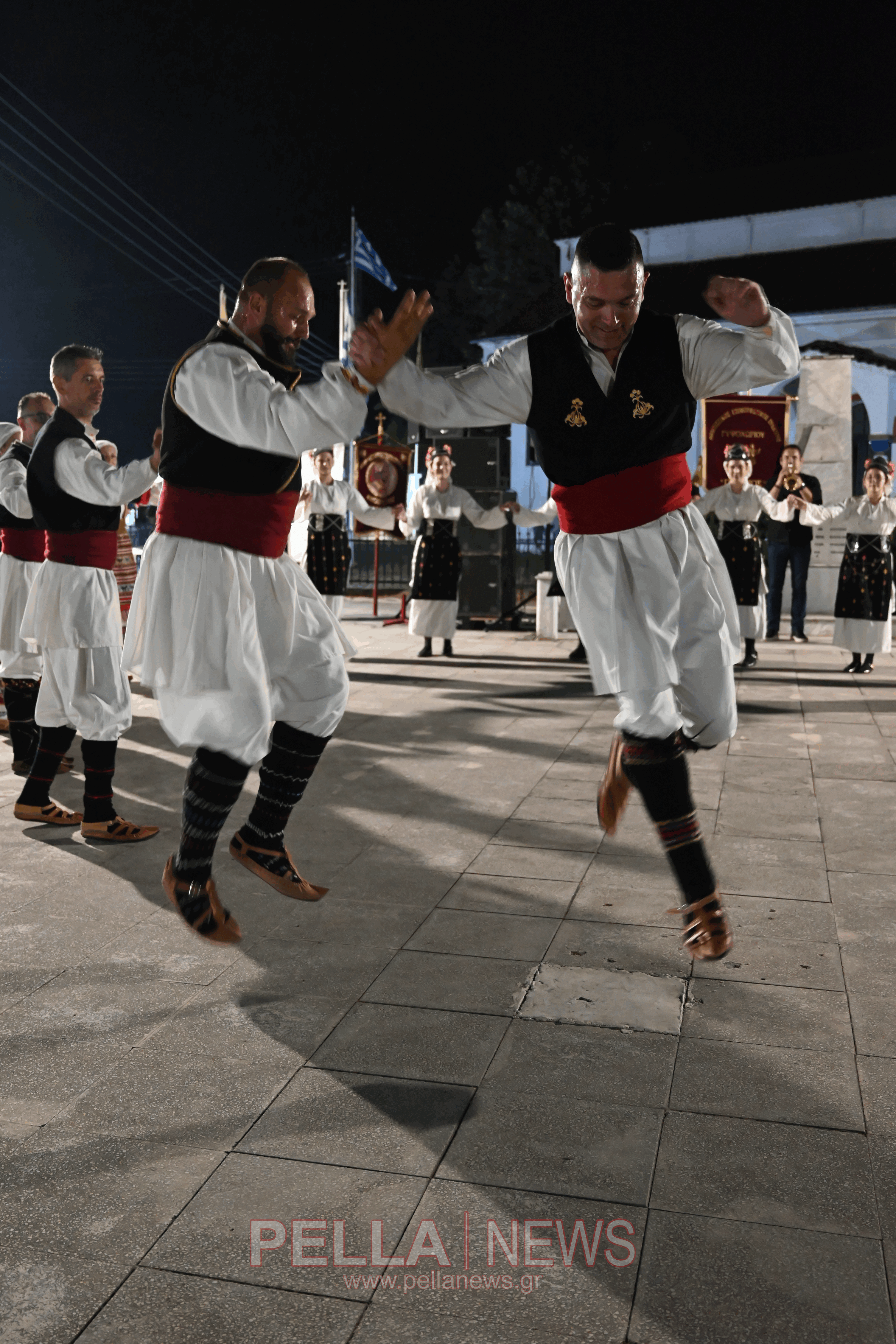 Δυναμική έναρξη για το τριήμερο του Αγίου Πνεύματος στα Καλύβια Σκύδρας (φωτο & βιντεο)