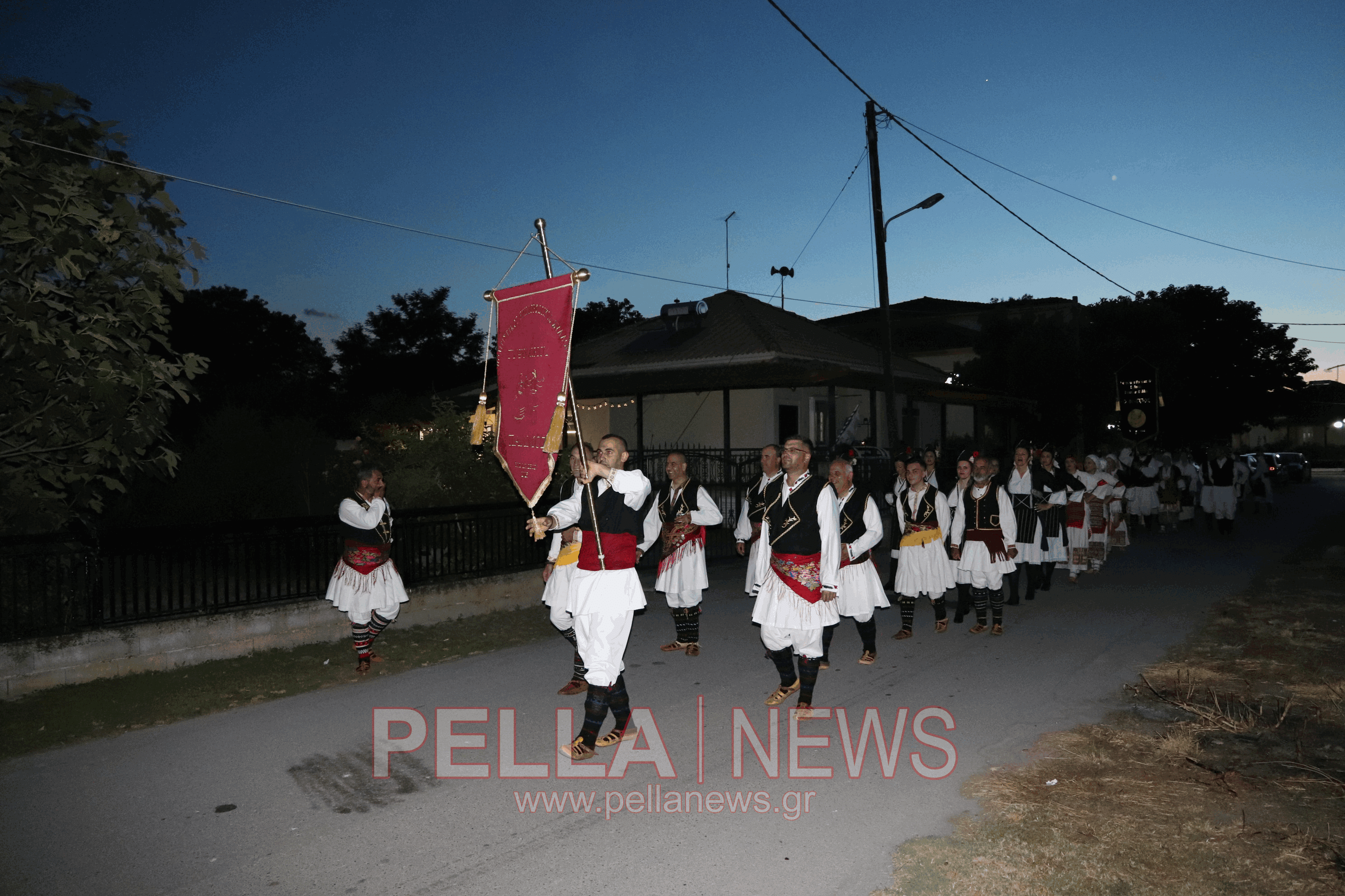 Δυναμική έναρξη για το τριήμερο του Αγίου Πνεύματος στα Καλύβια Σκύδρας (φωτο & βιντεο)