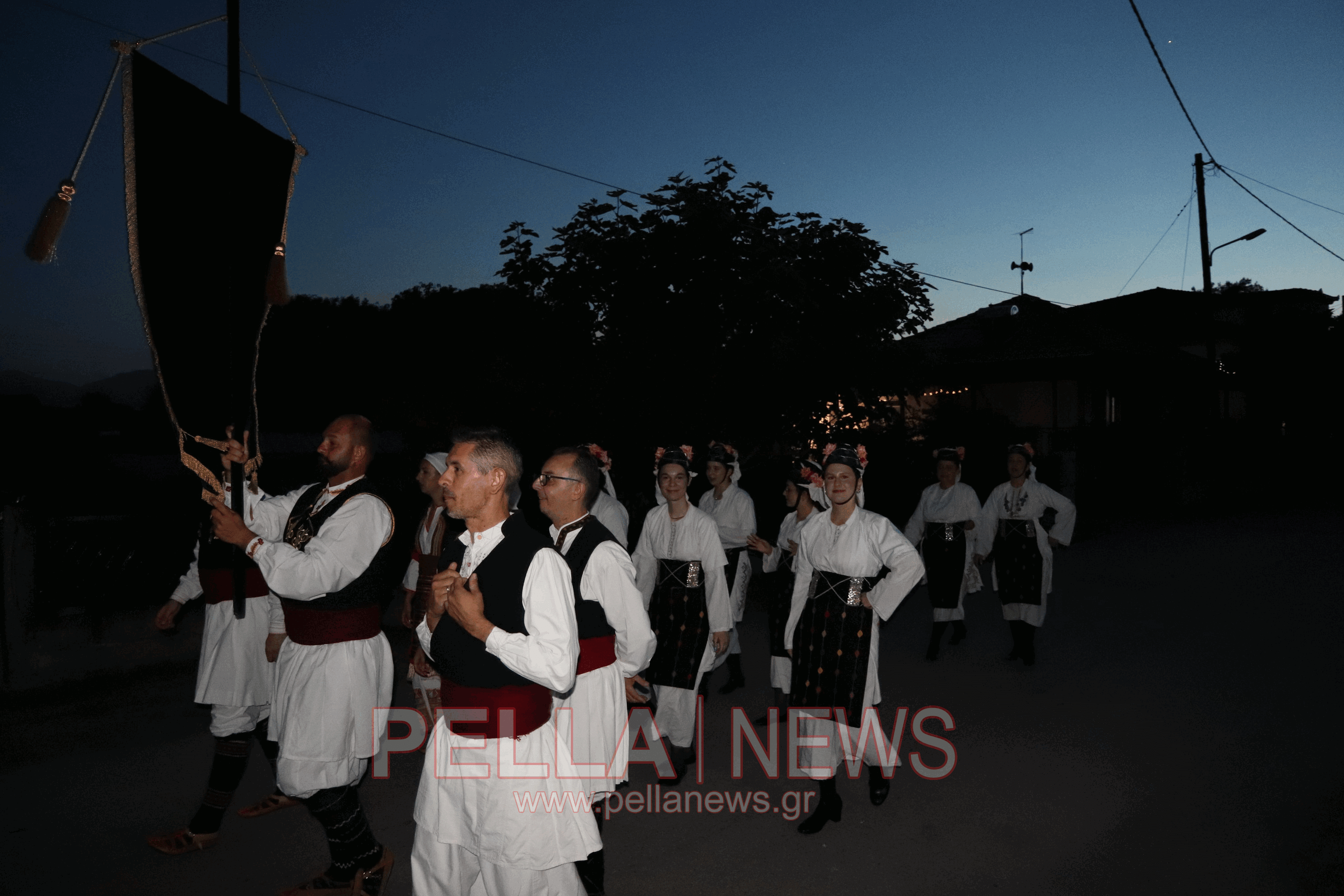 Δυναμική έναρξη για το τριήμερο του Αγίου Πνεύματος στα Καλύβια Σκύδρας (φωτο & βιντεο)