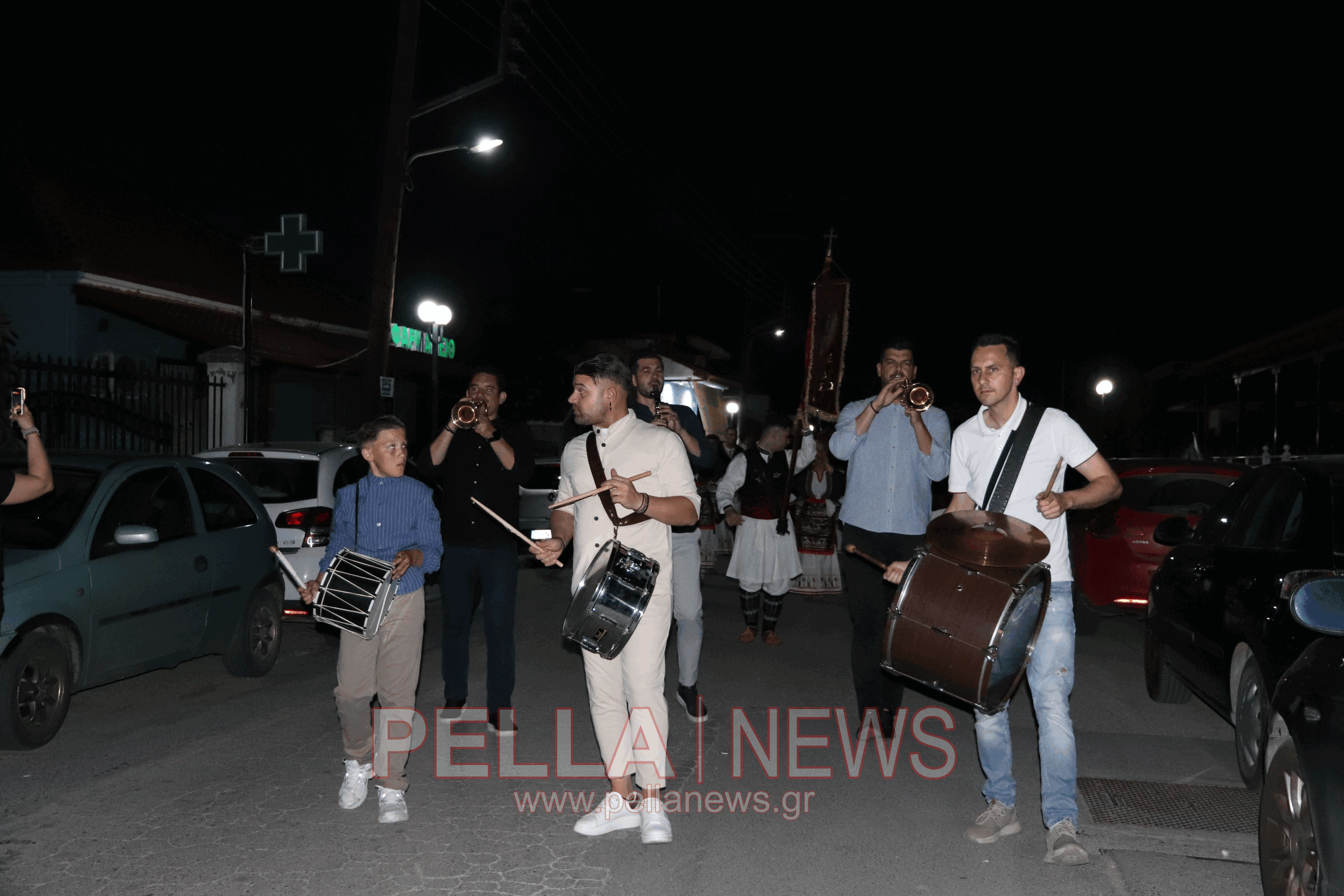 Δυναμική έναρξη για το τριήμερο του Αγίου Πνεύματος στα Καλύβια Σκύδρας (φωτο & βιντεο)