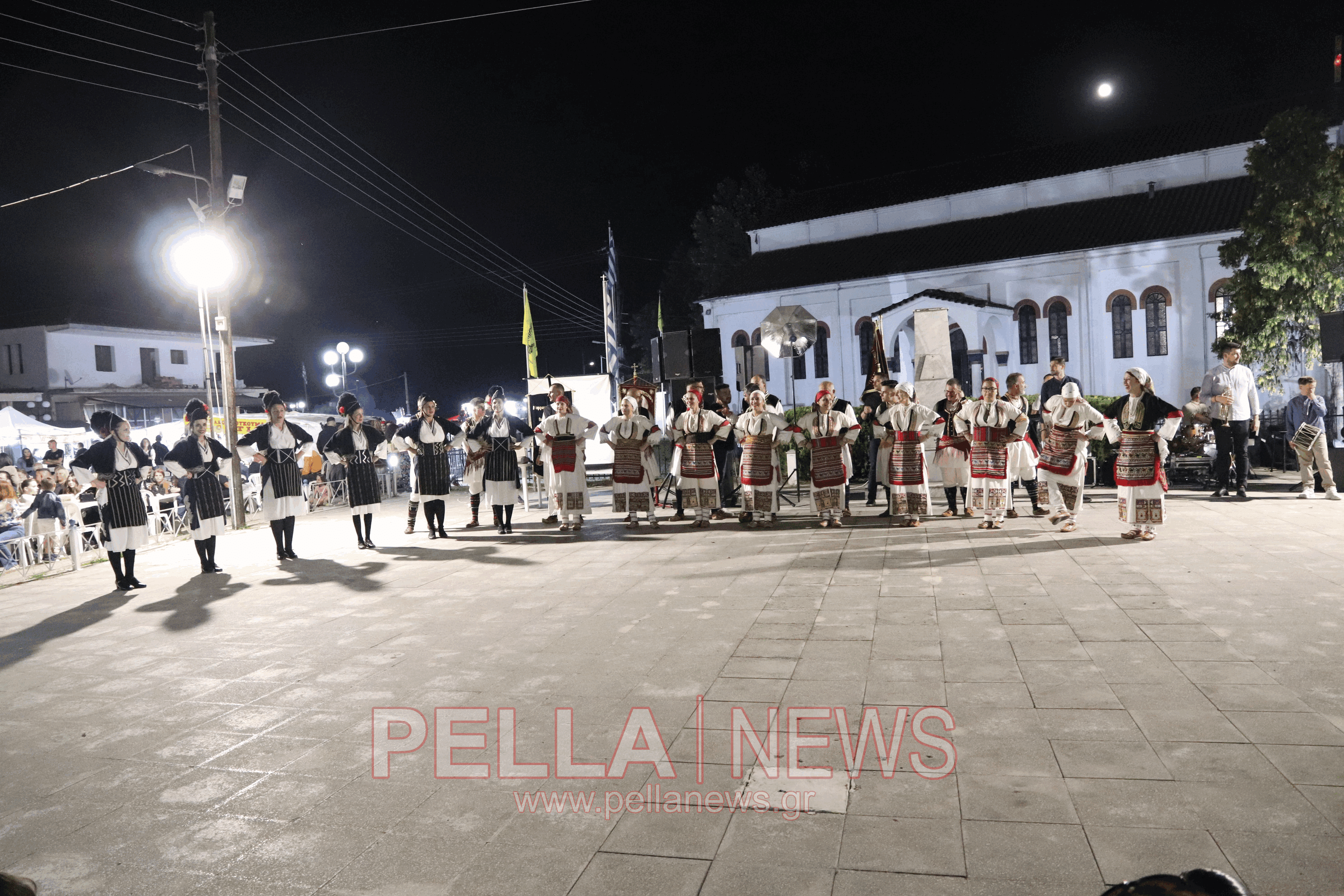 Δυναμική έναρξη για το τριήμερο του Αγίου Πνεύματος στα Καλύβια Σκύδρας (φωτο & βιντεο)