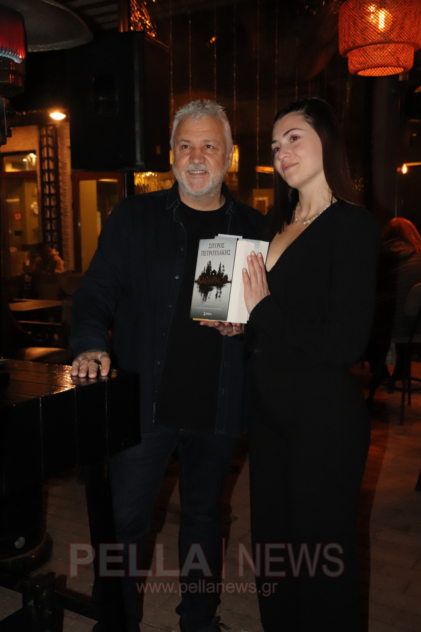 Το βιβλιοπωλείο «Ανδρεάδη» στη Σκύδρα φιλοξένησε την παρουσίαση του νέου βιβλίου «Καθαρμός» του Σπύρου Πετρουλάκη (Βιντεο)