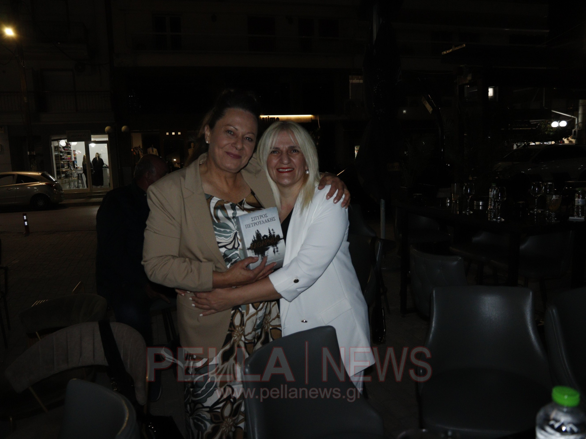 Το βιβλιοπωλείο «Ανδρεάδη» στη Σκύδρα φιλοξένησε την παρουσίαση του νέου βιβλίου «Καθαρμός» του Σπύρου Πετρουλάκη (Βιντεο)