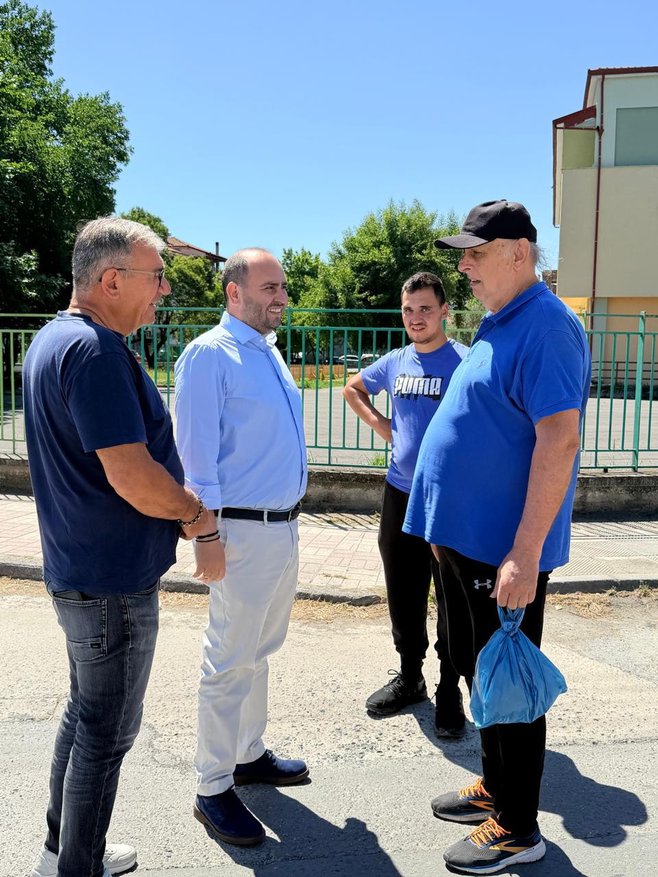 Στη Λαϊκή αγορά Σκύδρας ο Λάκης Βασιλειάδης