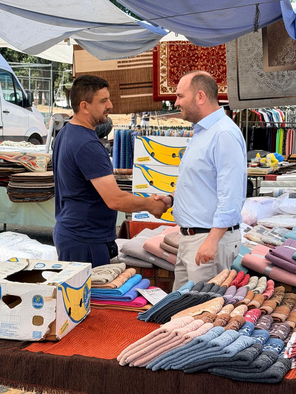 Στη Λαϊκή αγορά Σκύδρας ο Λάκης Βασιλειάδης