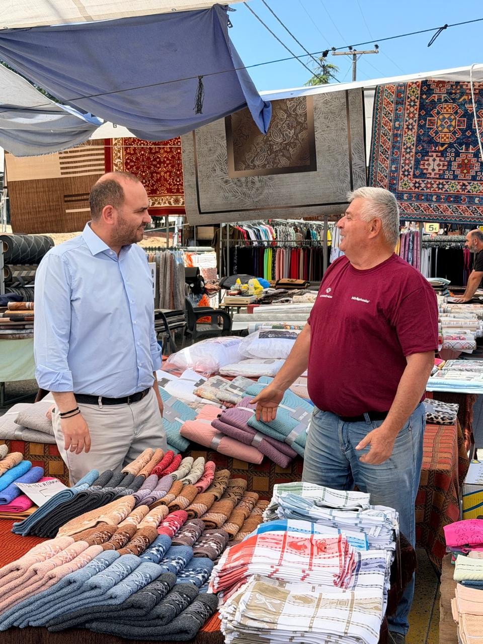 Στη Λαϊκή αγορά Σκύδρας ο Λάκης Βασιλειάδης