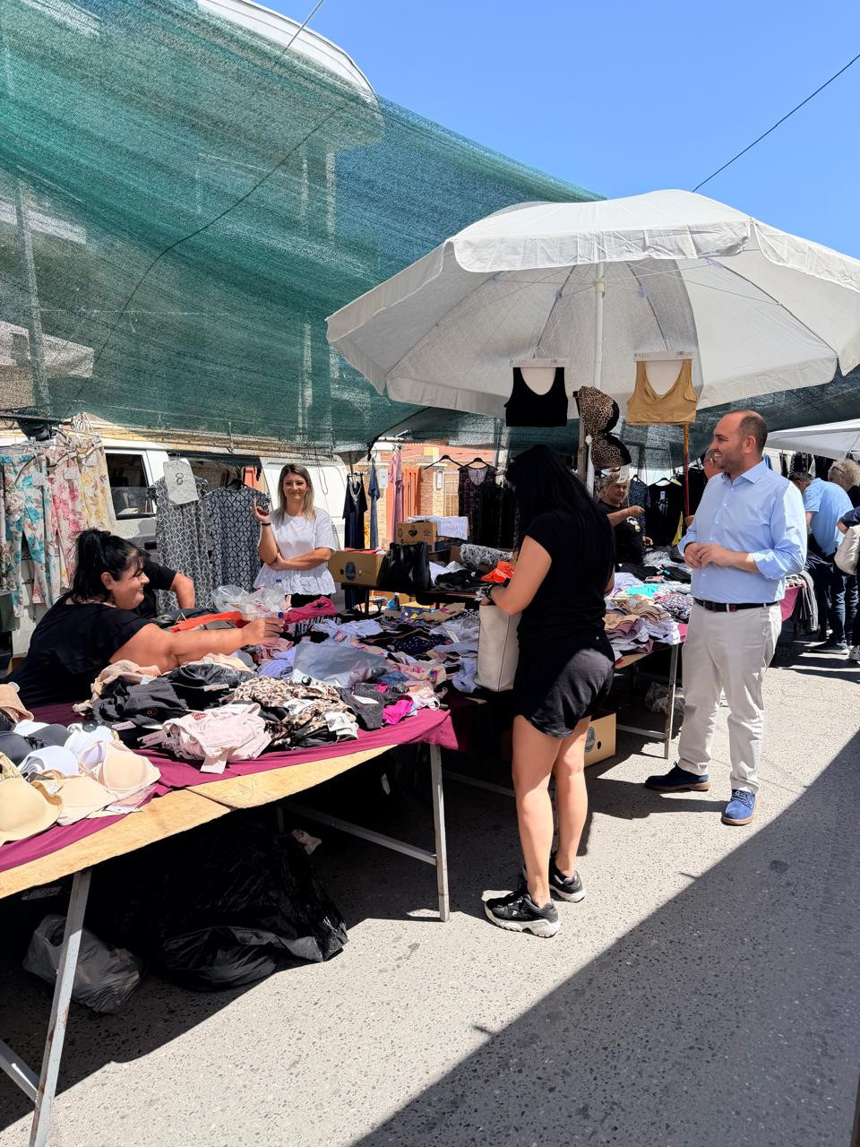 Στη Λαϊκή αγορά Σκύδρας ο Λάκης Βασιλειάδης