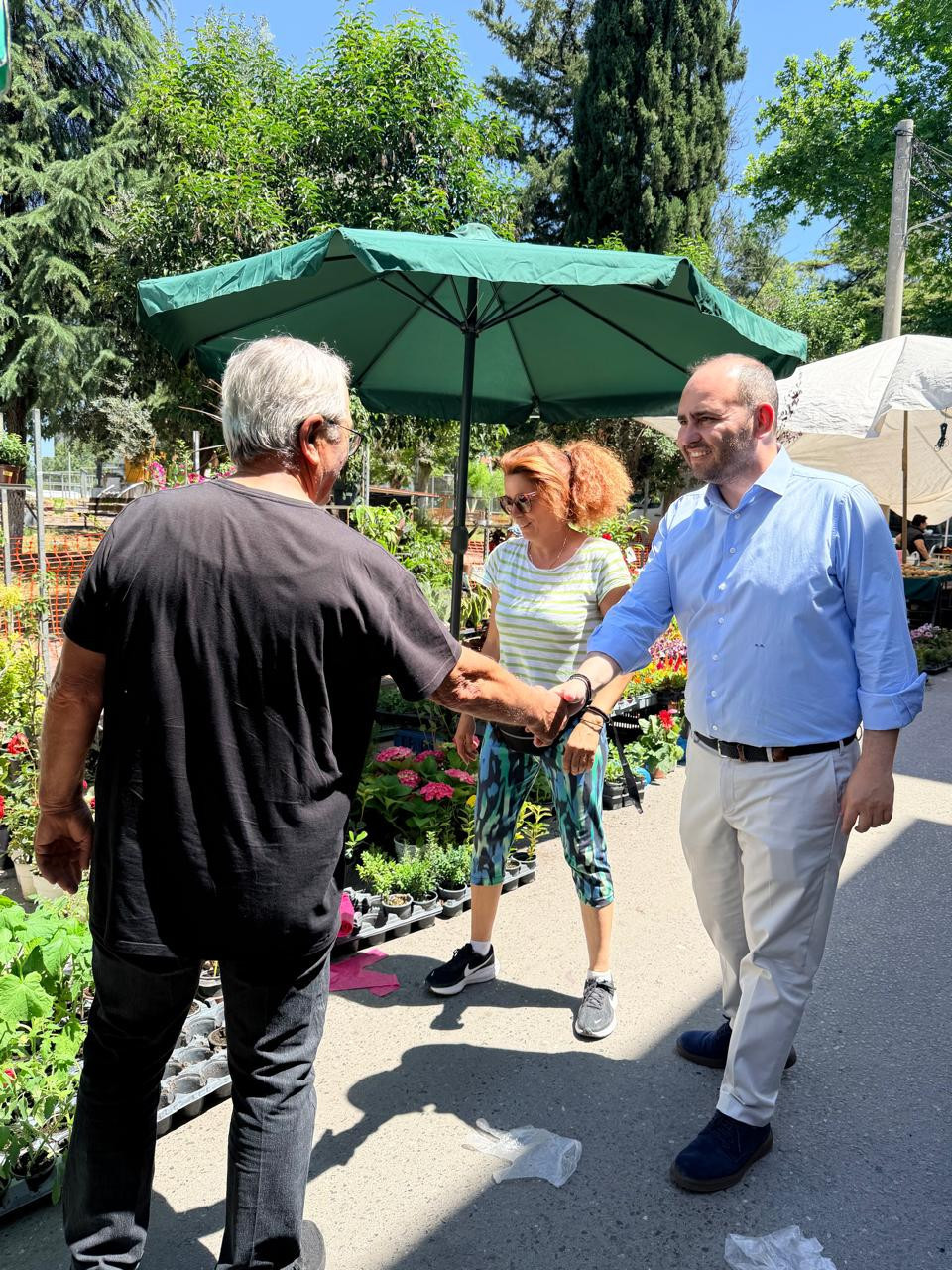 Στη Λαϊκή αγορά Σκύδρας ο Λάκης Βασιλειάδης