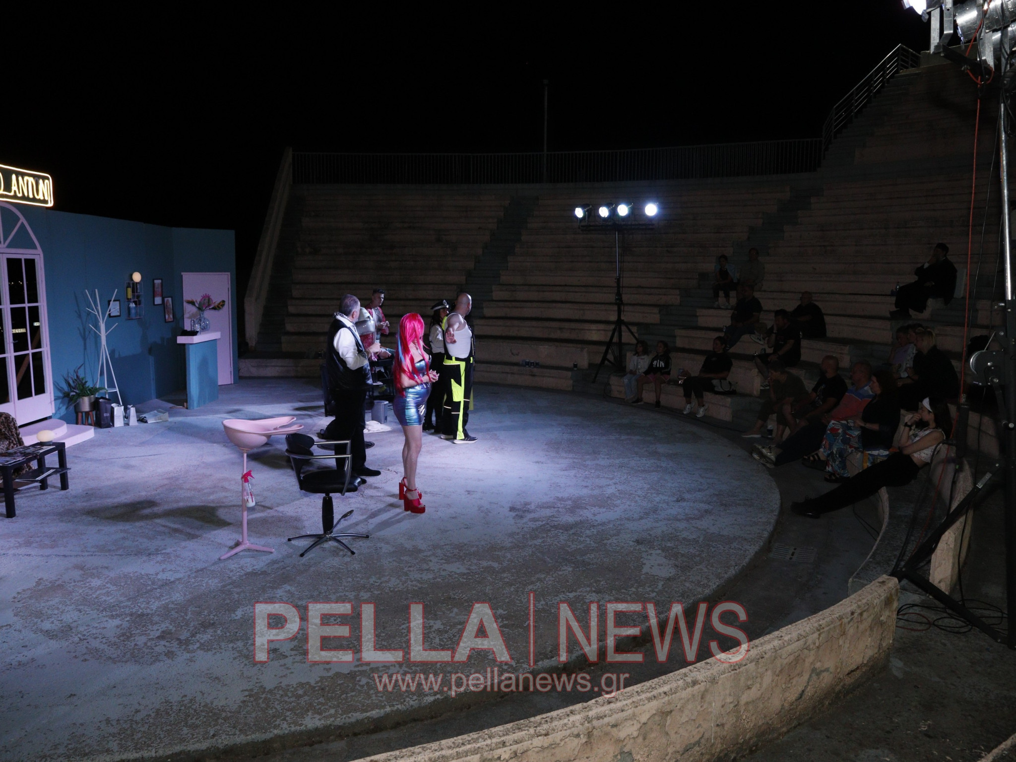 Η Pellanews.gr «τρύπωσε» στην πρόβα τζενεράλε του «Σεσουάρ για Δολοφόνους» (φωτογραφίες)