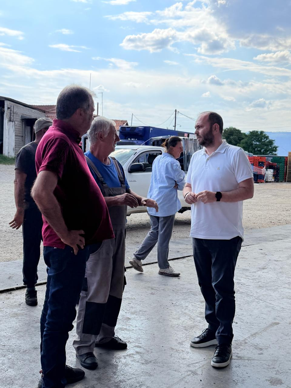 Επίσκεψη Λάκη Βασιλειάδη σε περιοχές που επλήγησαν από το χαλάζι στη Λεπτοκαρυά Γιαννιτσών και την Βεγορίτιδα