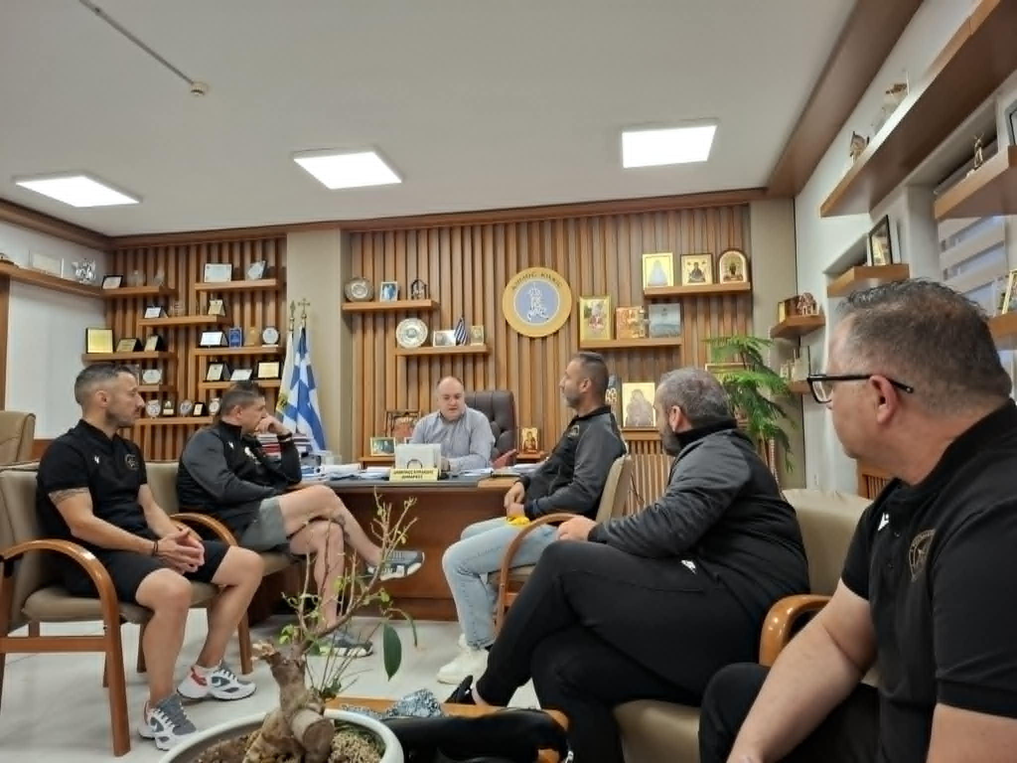 Διάθεση απινιδωτή στη Football Celebrities από τον Δήμαρχο Κιλκίς