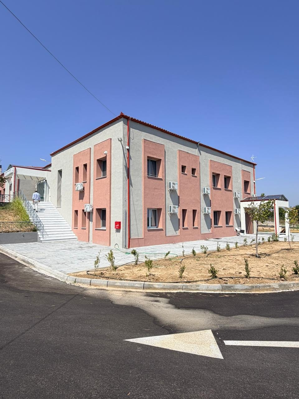 Επίσκεψη στο «ολοκαίνουριο» Κέντρο Υγείας Σκύδρας για τον Λάκη Βασιλειάδη