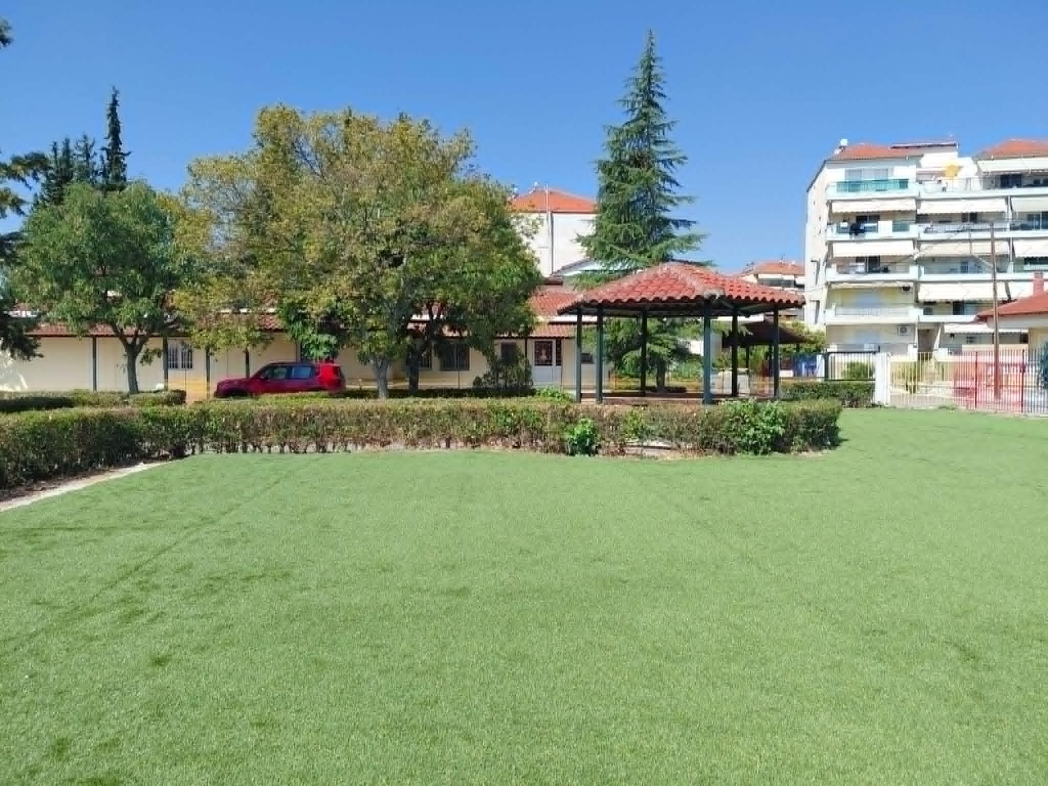 Νέος συνθετικός χλοοτάπητας στον Β’ Δημοτικό Βρεφονηπιακό Σταθμό Κιλκίς