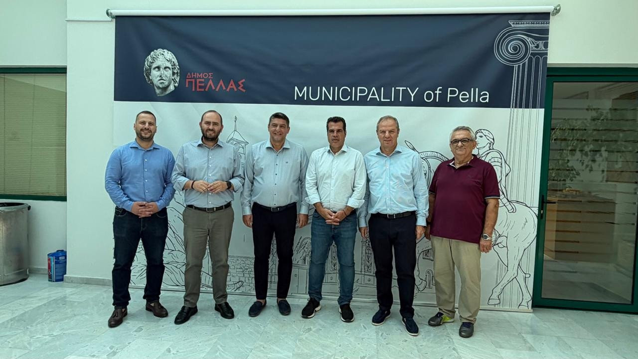 Ο Λάκης Βασιλειάδης με τον Υπουργό Μετανάστευσης & Ασύλου στην Πέλλα