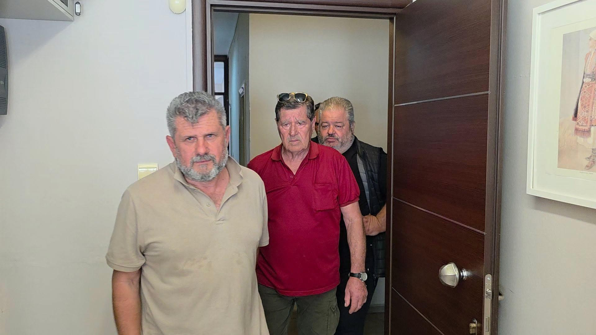 «Φωνή βοώντος εν τη ερήμω»: Εκατοντάδες αγρότες από ολόκληρη την Πέλλα στα Γιαννιτσά – Παρέδωσαν υπομνήματα στους τρεις απόντες βουλευτές