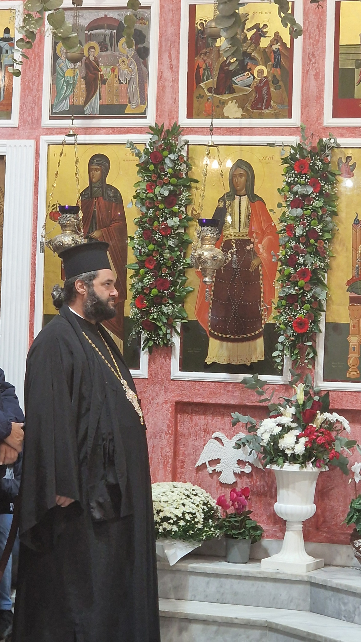 Λαοθάλασσα στη Χρυσή Αλμωπίας ανήμερα της Αγίας Χρυσής – Με λαμπρότητα η Πολυαρχιερατική Θεία Λειτουργία