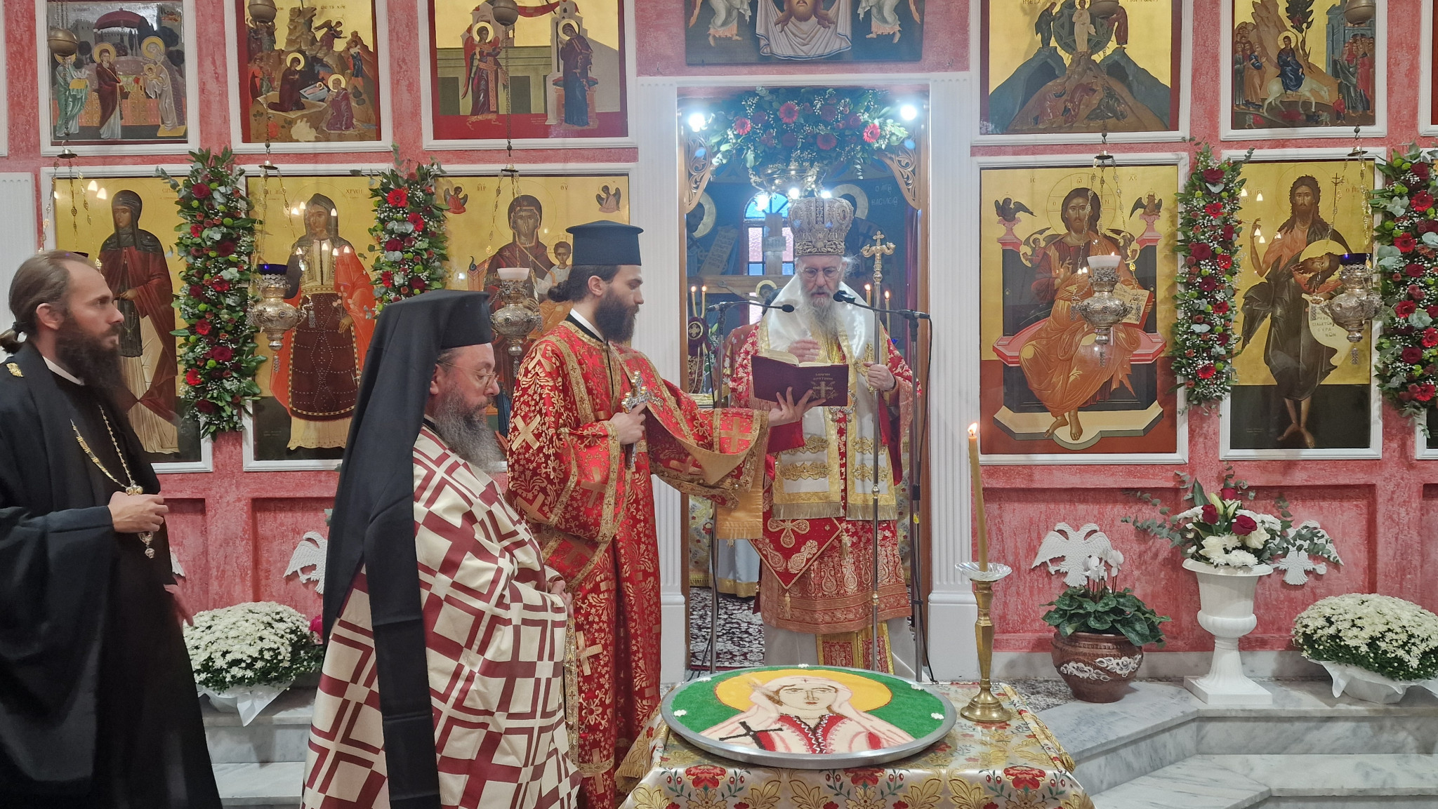 Λαοθάλασσα στη Χρυσή Αλμωπίας ανήμερα της Αγίας Χρυσής – Με λαμπρότητα η Πολυαρχιερατική Θεία Λειτουργία
