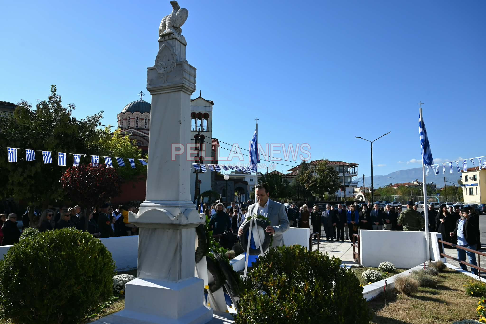 Σκύδρα: Επιμνημόσυνη δέηση και κατάθεση στεφάνων για την επέτειο της απελευθέρωσης (φωτογραφίες)