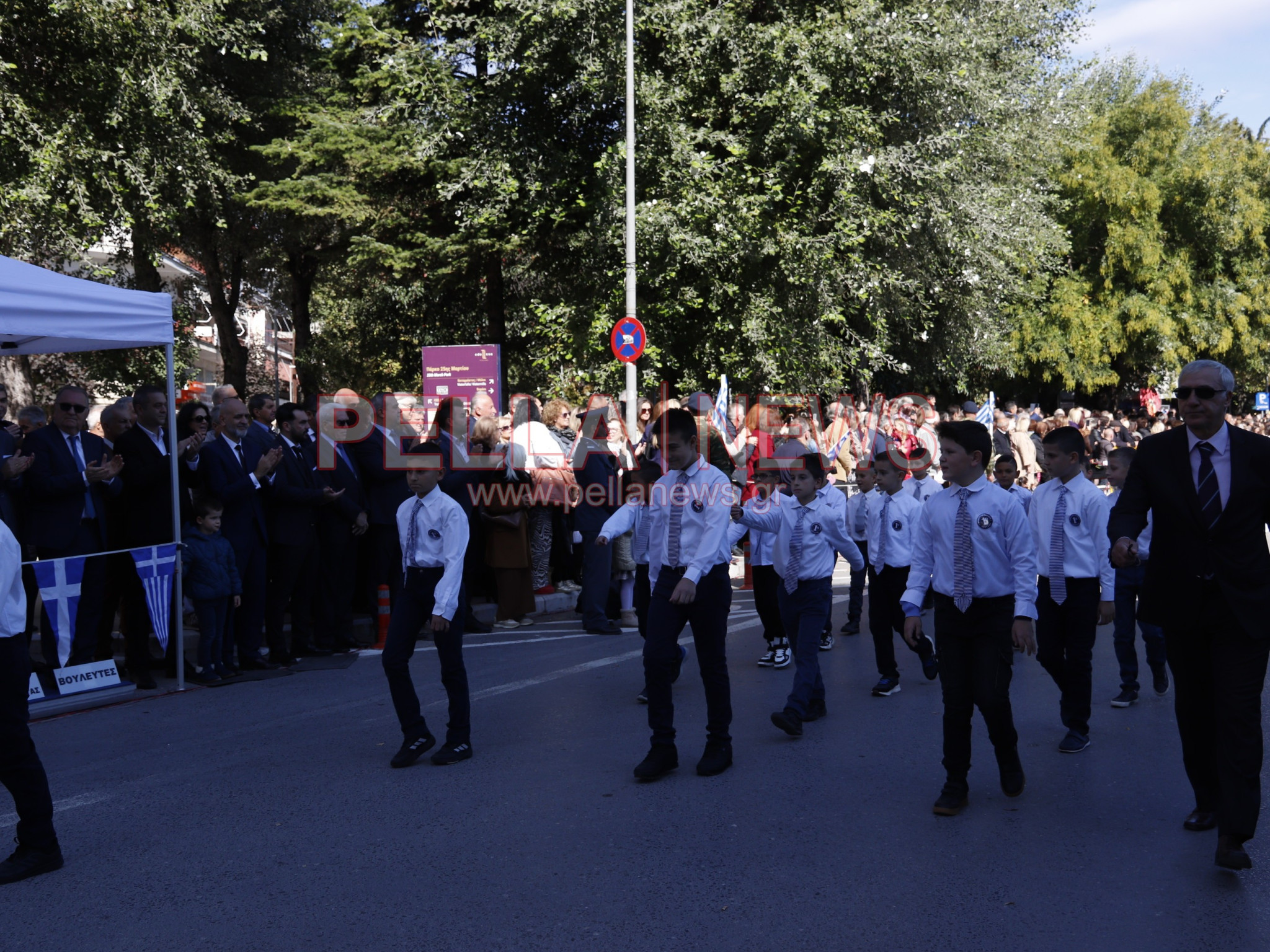Με κάθε επισημότητα γιορτάστηκε η απελευθέρωση της Έδεσσας. Φωτογραφίες από τα σχολεία