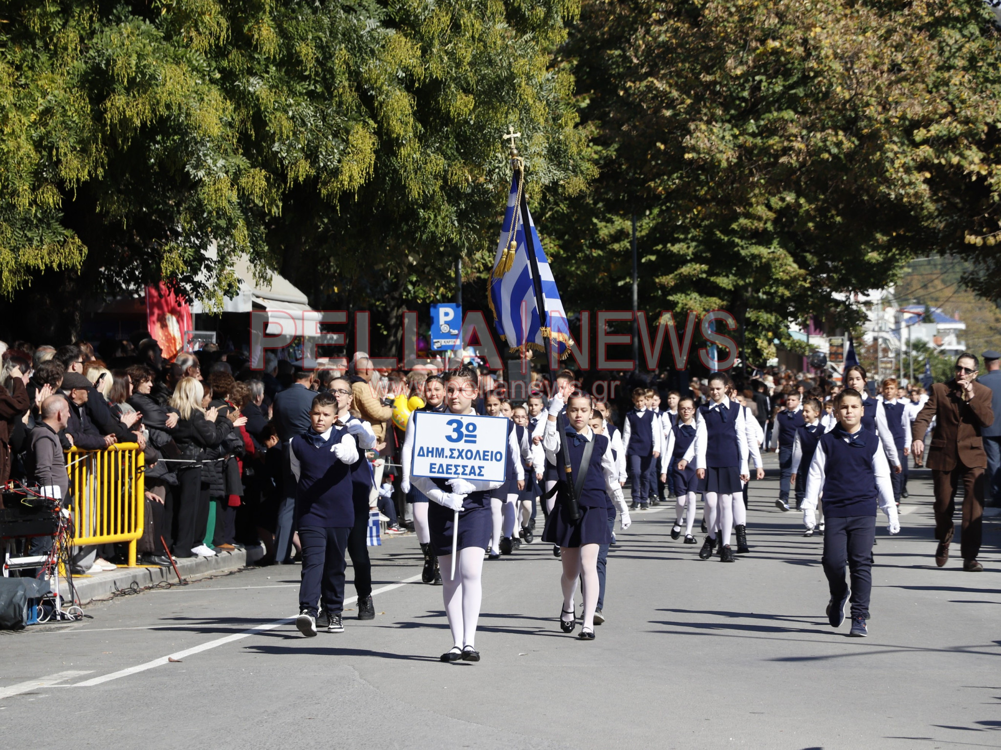 Με κάθε επισημότητα γιορτάστηκε η απελευθέρωση της Έδεσσας. Φωτογραφίες από τα σχολεία