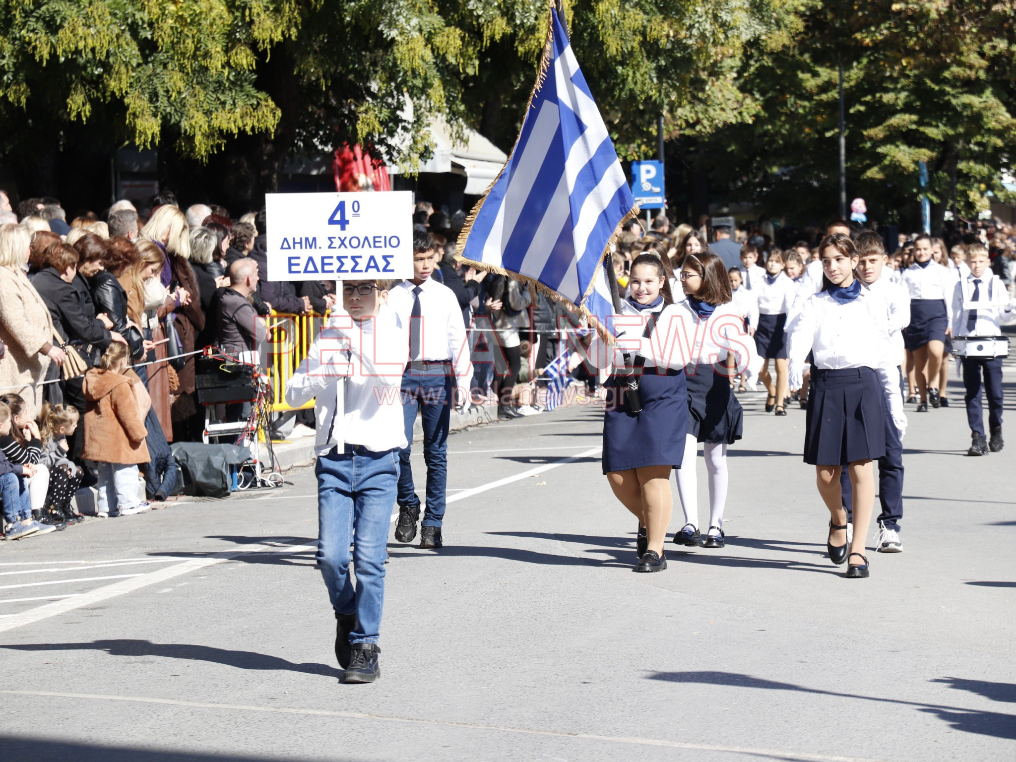 Με κάθε επισημότητα γιορτάστηκε η απελευθέρωση της Έδεσσας. Φωτογραφίες από τα σχολεία