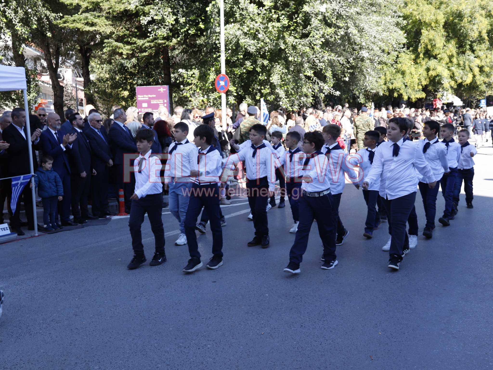Με κάθε επισημότητα γιορτάστηκε η απελευθέρωση της Έδεσσας. Φωτογραφίες από τα σχολεία