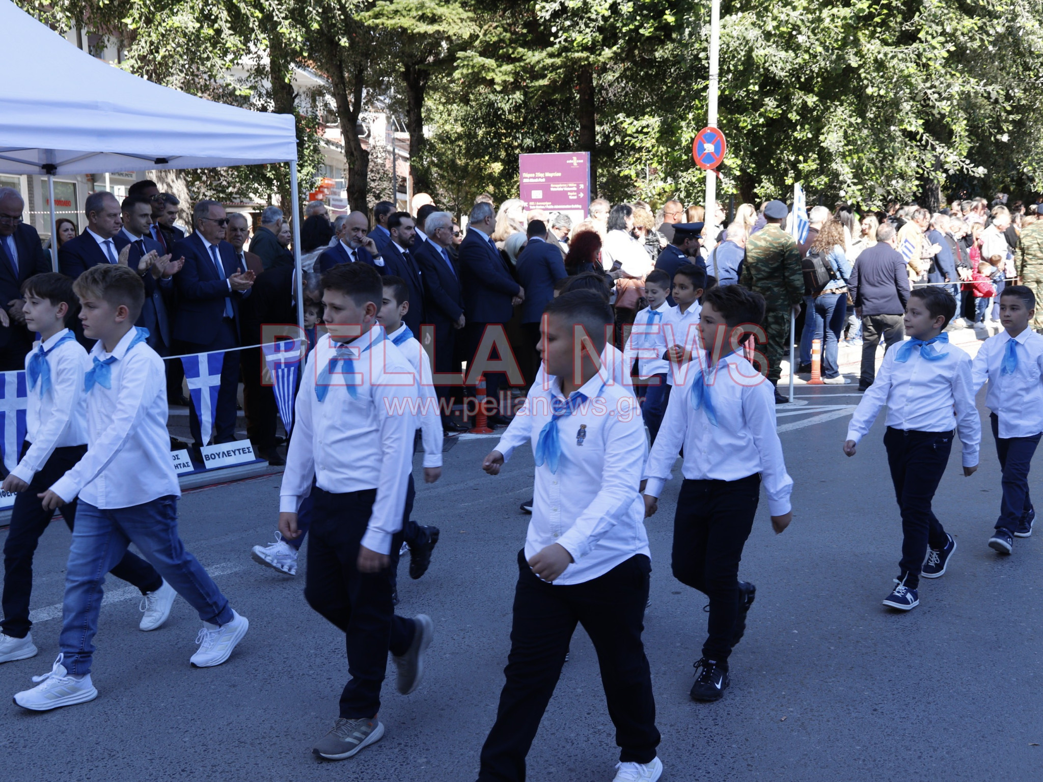 Με κάθε επισημότητα γιορτάστηκε η απελευθέρωση της Έδεσσας. Φωτογραφίες από τα σχολεία