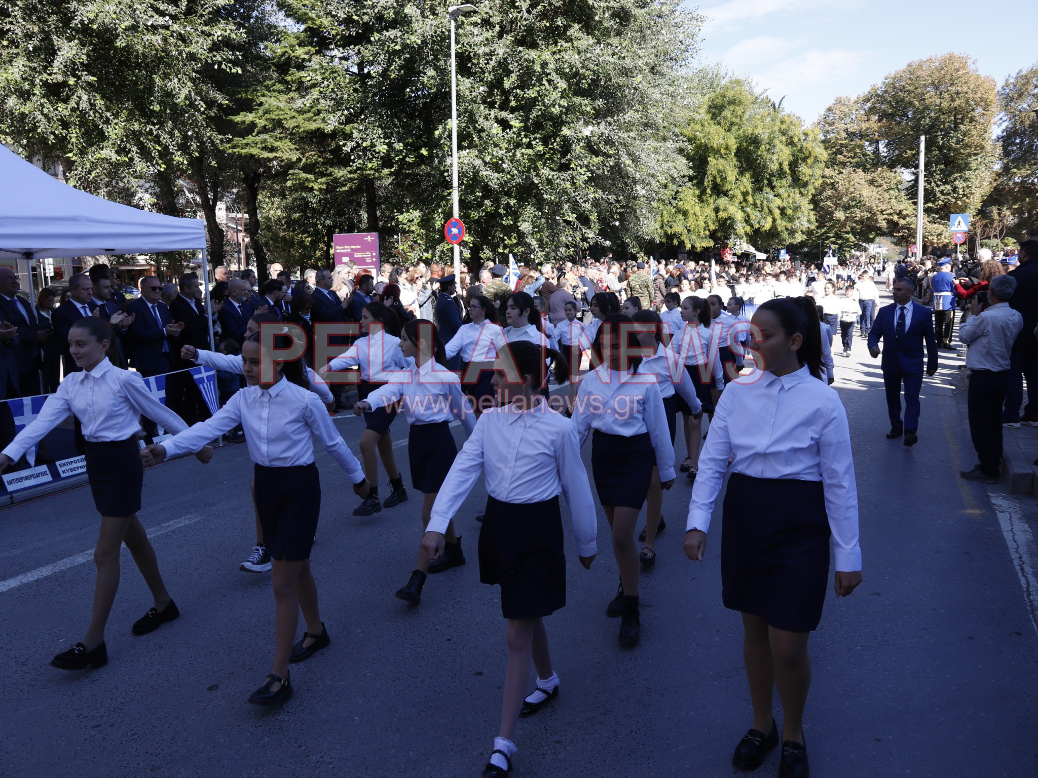 Με κάθε επισημότητα γιορτάστηκε η απελευθέρωση της Έδεσσας. Φωτογραφίες από τα σχολεία